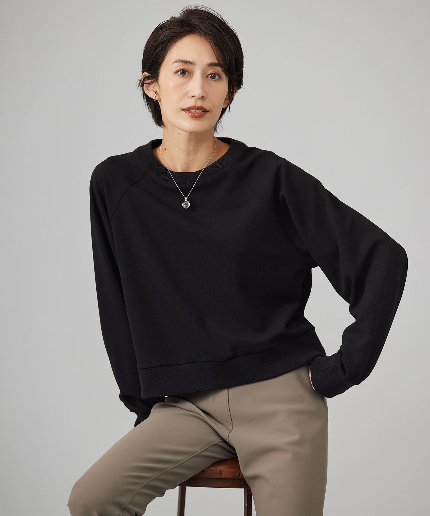 ICB L 【UVカット・洗える】ジョーゼットジャージー クロップド丈プルオーバー アイシービー トップス カットソー・Tシャツ ブラック ホワイト ブルー