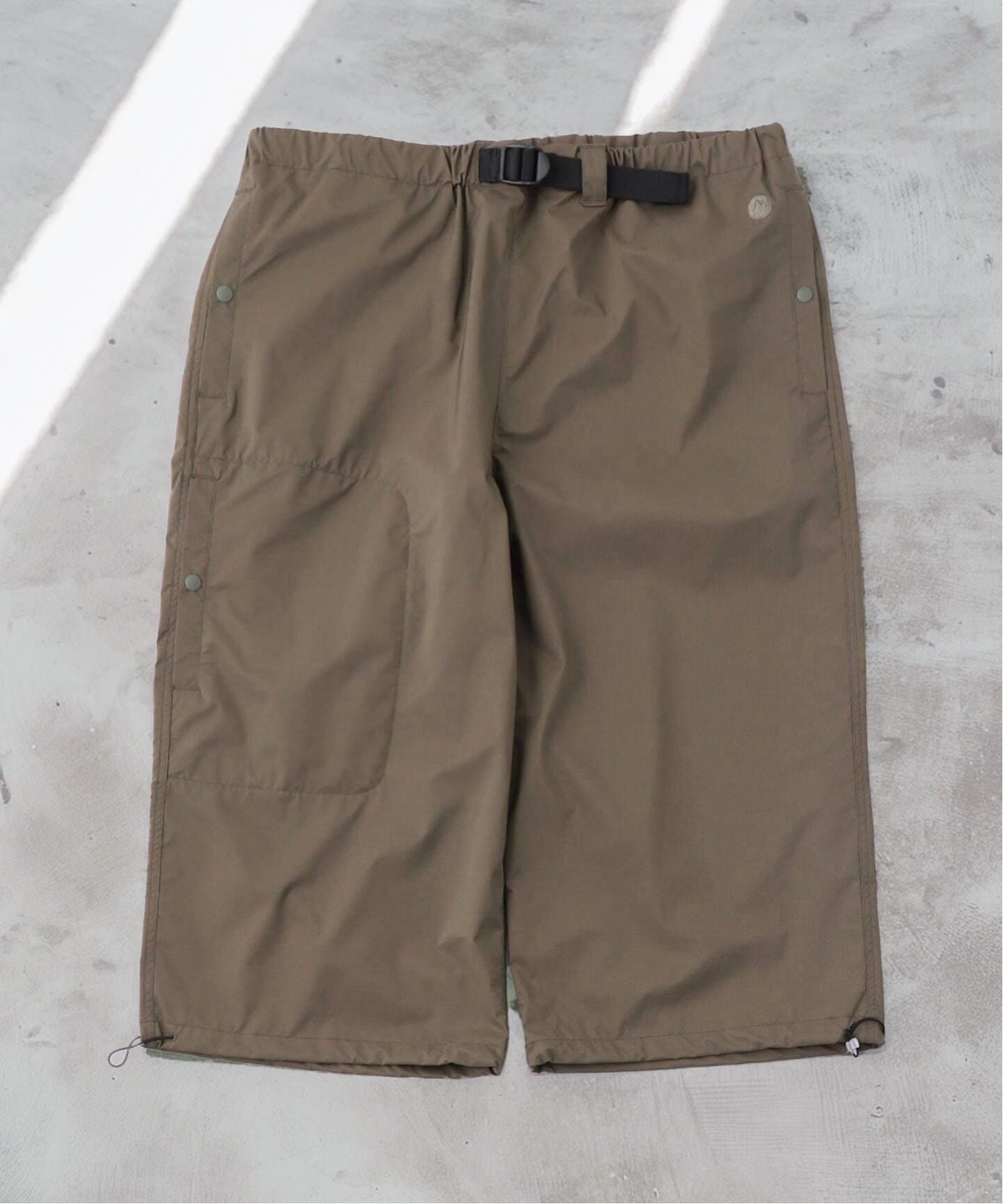 WISM 【MARMOT CAPITAL / マーモット キャピタル】CROPPED SHELL PANTS 25SSL3- 08 ウィズム パンツ その他のパンツ カーキグリーン ブラック【送料無料】