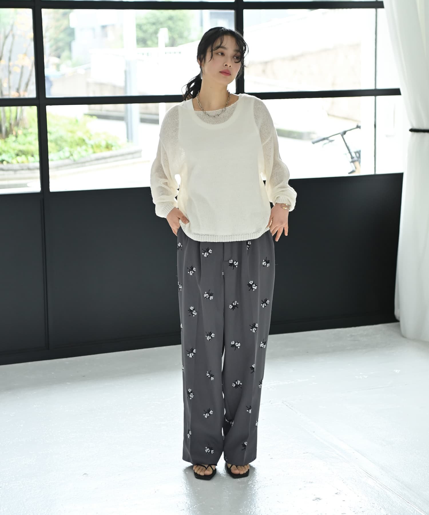 STYLE DELI 【BLK001】[B&S別注]エンブロイダリータックパンツ スタイルデリ パンツ その他のパンツ ブラウン グレー
