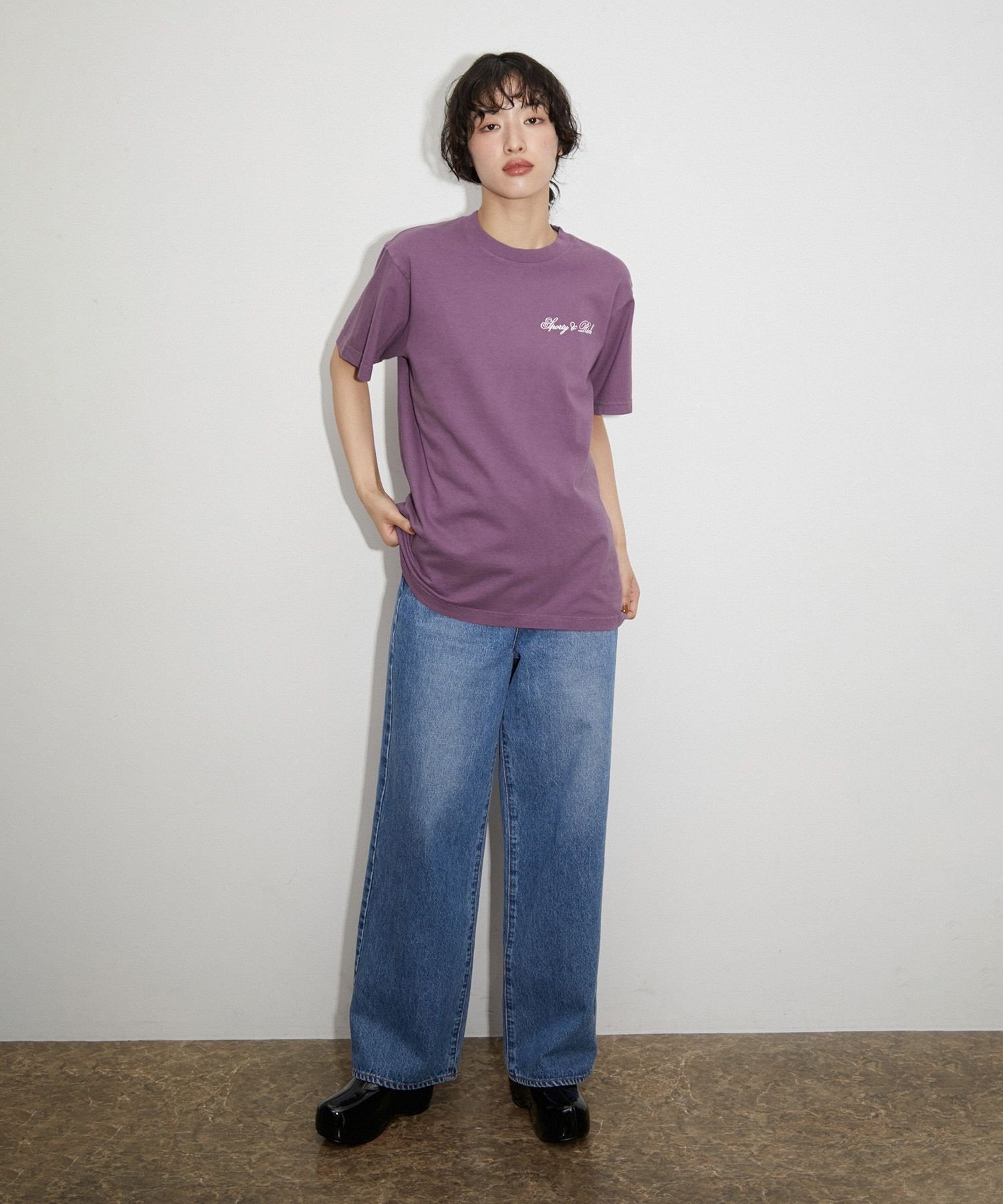 ADAM ET ROPE' FEMME 【公式サイト限定】【SPORTY&RICH】CURSIVE LOGO T SHIRT アダムエロペ トップス カットソー・Tシャツ パープル【送料無料】