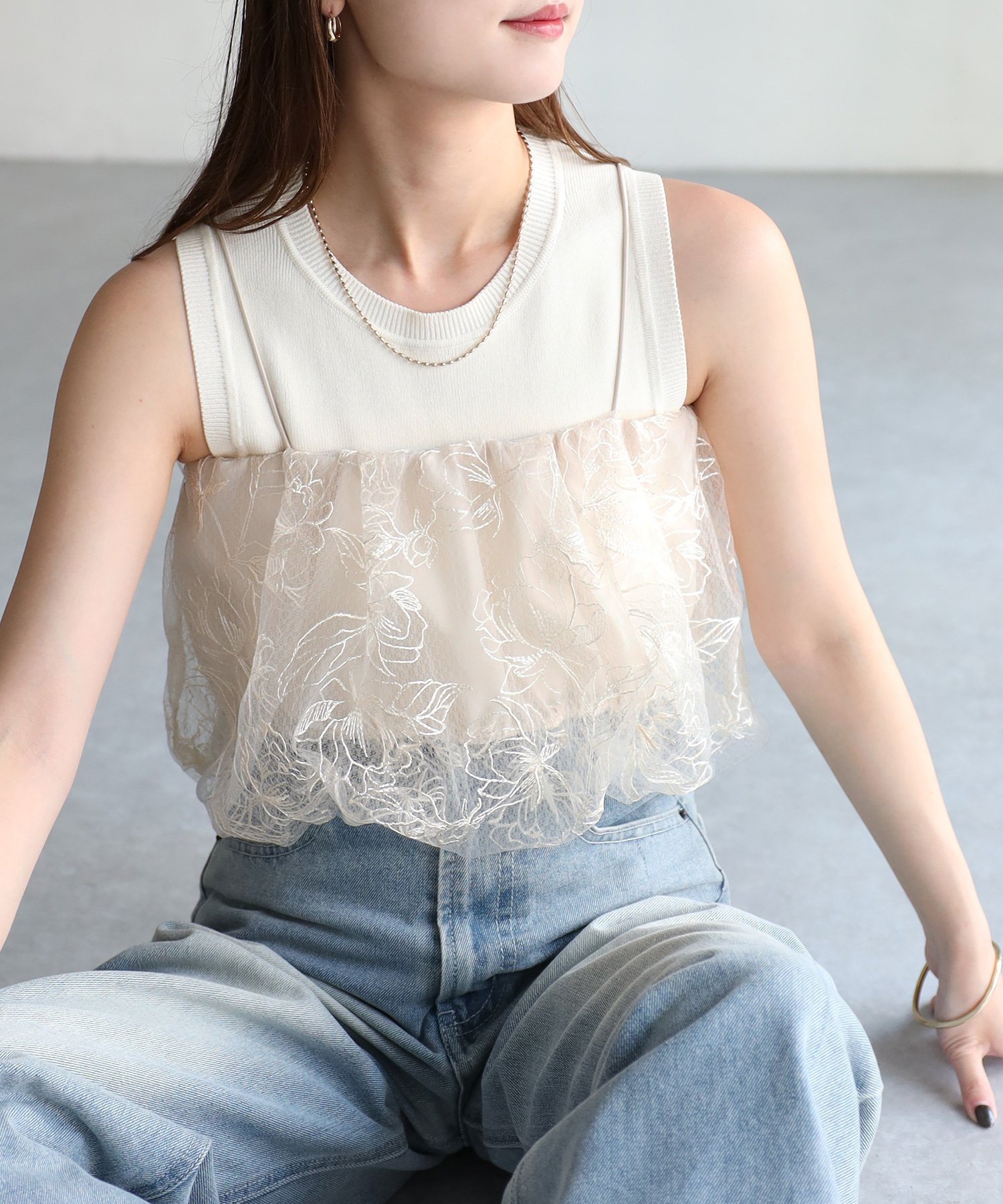 Riberry 花柄刺繍ボリュームシアービスチェ/キャミ リベリー トップス キャミソール ベージュ ブラック グレーのサムネイル