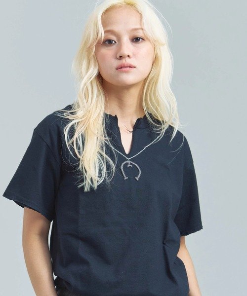 SELECT BRANDS THRIFTY LOOK/スリフティールック NAJA PENDANT EMB SS TEE(MENS) ジャックローズ トップス カットソー・Tシャツ ブラック ホワイト