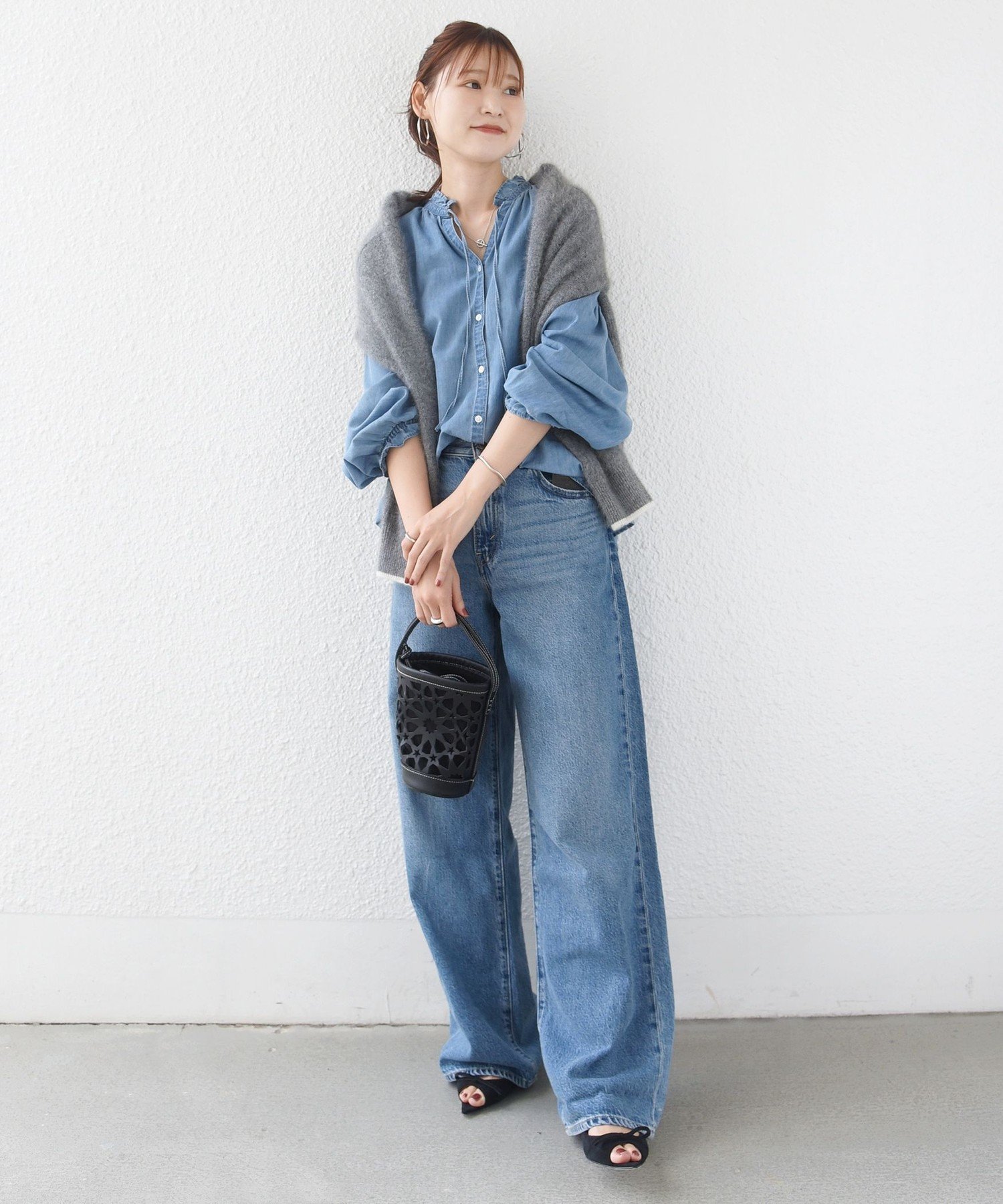 WOMEN 《予約》＜洗濯機可能＞ライトオンス デニム フリル スキッパー ブラウス シップス トップス シャツ・ブラウス ネイビー
