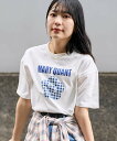 MARY QUANT フラワーモチーフチェックロゴ半袖Tシャツ 限定展開 フリークスストア トップス カットソー・Tシャツ ホワイト ブラウン ブラック【送料無料】