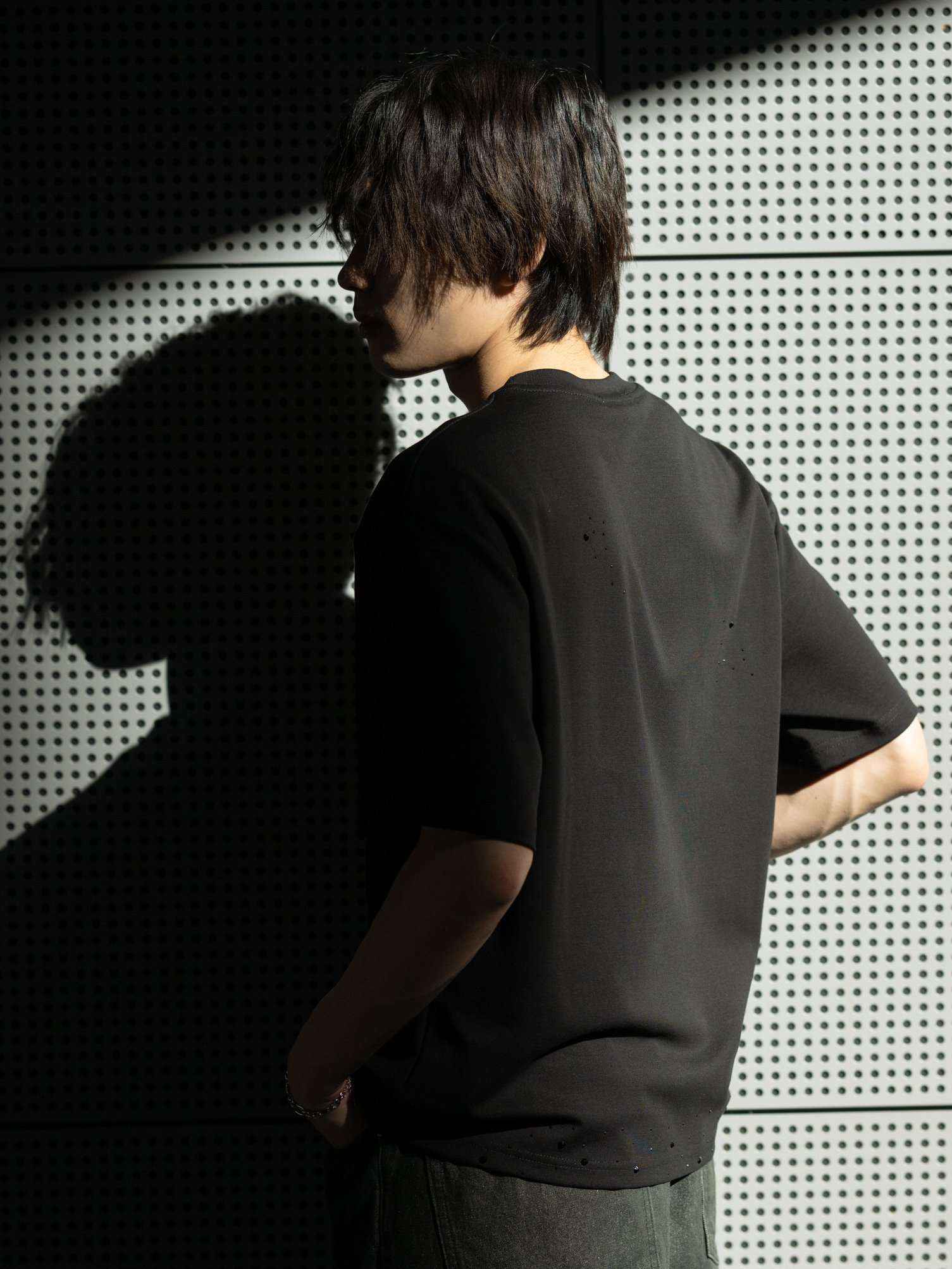 YEVS ラインストーンTシャツ【メンズ】 イーブス トップス カットソー・Tシャツ ブラック