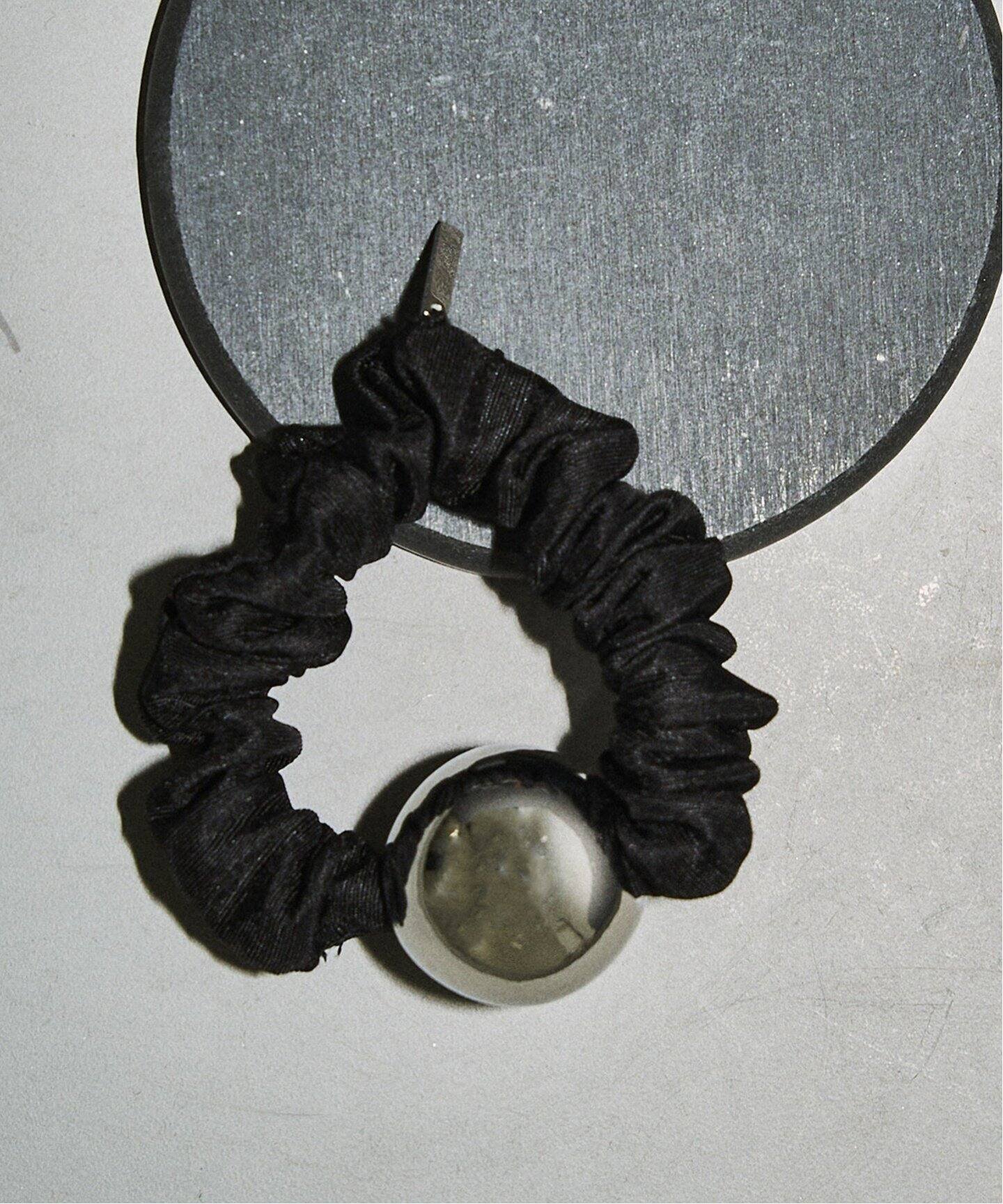 Le Talon heyep / ヘイップ Metal Ball Silk シュシュ M ルタロン ヘアアクセサリー その他のヘアアクセサリー ブラック【送料無料】