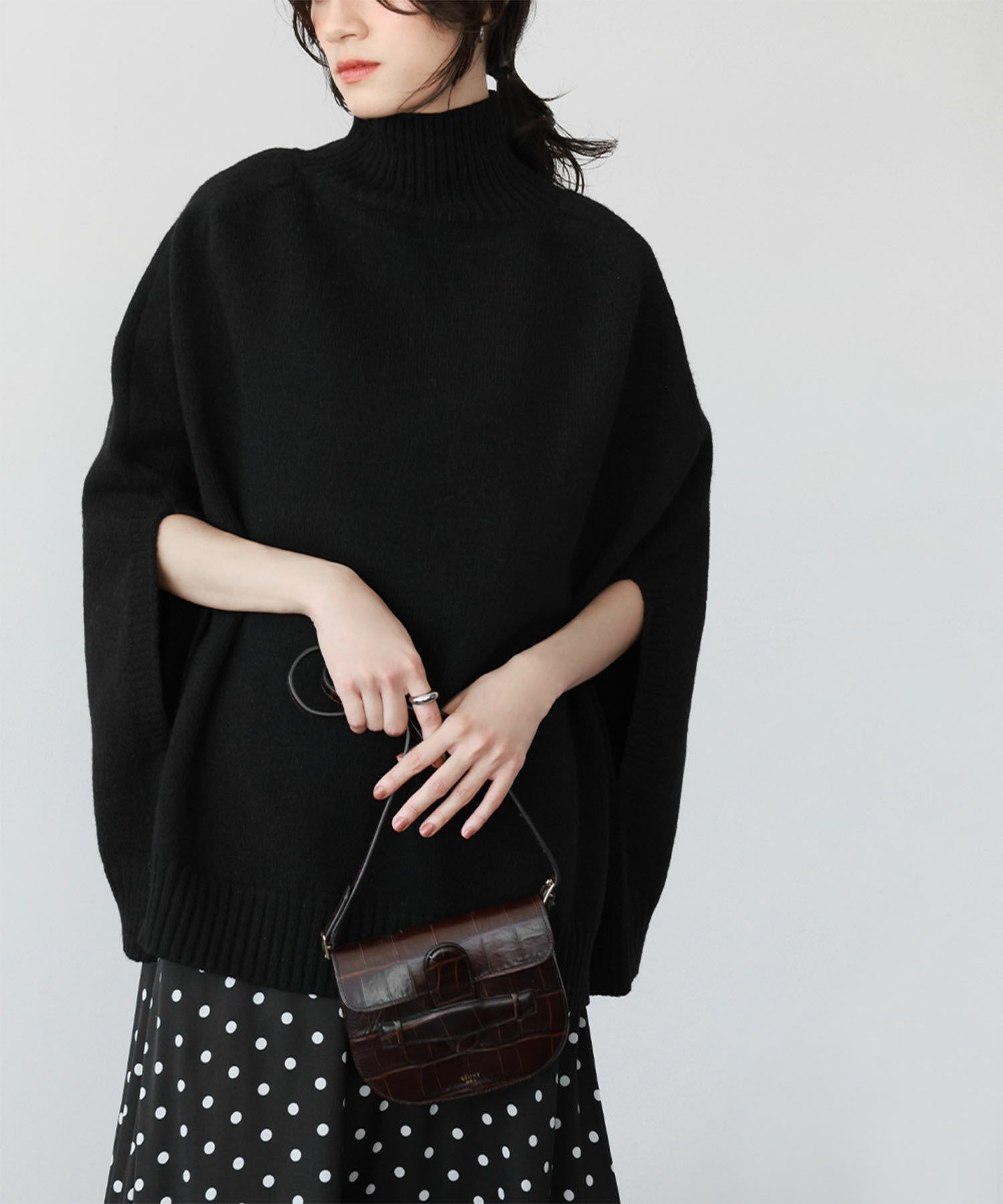 【SALE／62%OFF】ELFRANK ハイネックポンチョ型ニットプルオーバー ガール トップス ニット グレー ホワイト ブラックのサムネイル