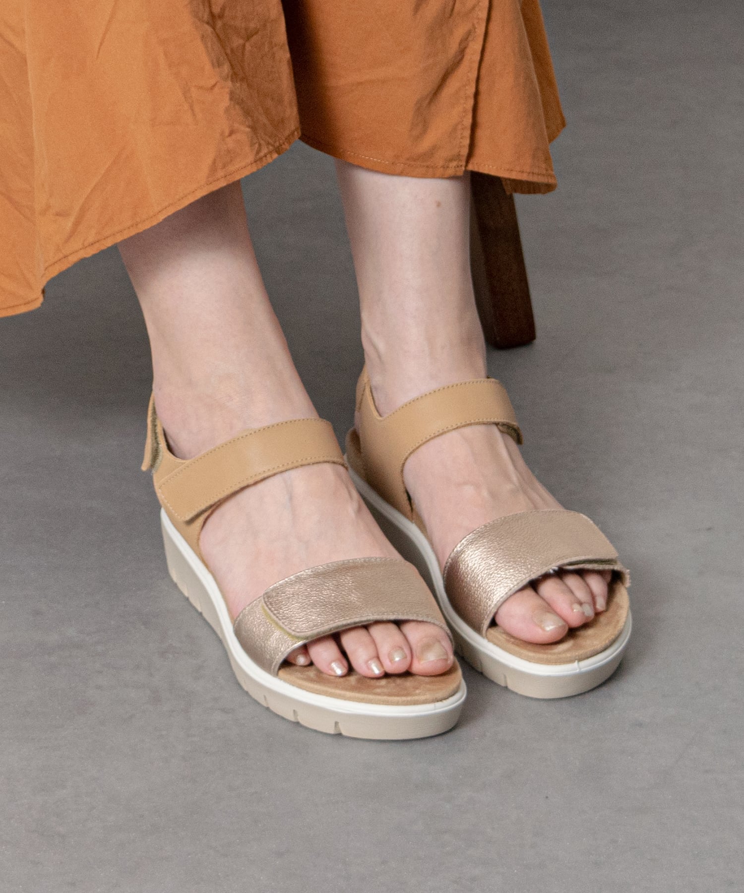 INTER-CHAUSSURES SELECT 【IMAC】ラインストーンベルトフットベッドサンダル インターショシュール シューズ・靴 サンダル ゴールド【送料無料】