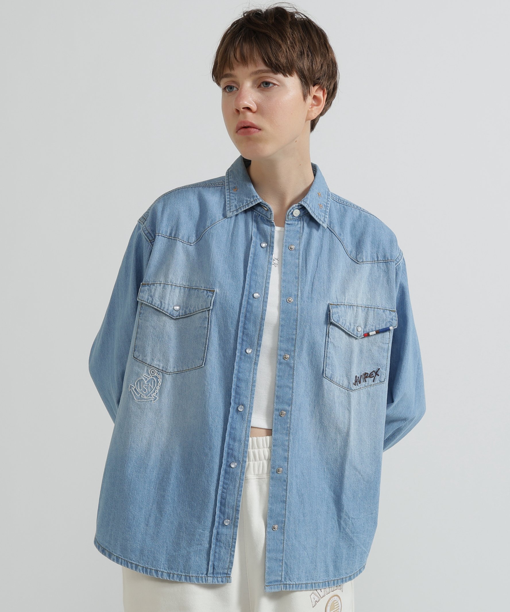 《WOMAN》DENIM SHIRT WITH GRAFFITI PRINT アヴィレックス トップス シャツ・ブラウス ブルー