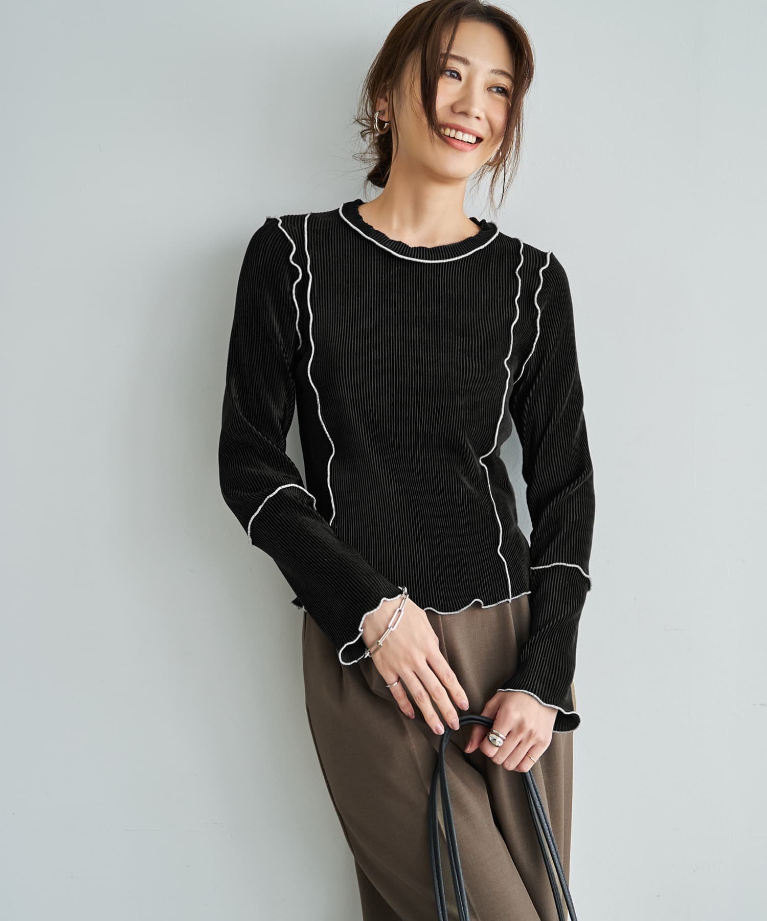 STYLE DELI メロウリブ◆微光沢プリーツ調ライントップス スタイルデリ トップス カットソー・Tシャツ ブルー ブラック ホワイト