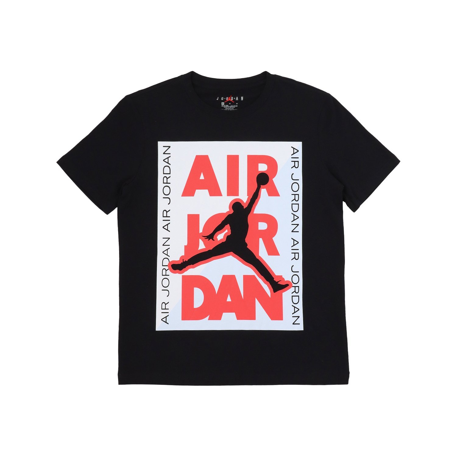 ROOKIE KIDS（ルーキーキッズ）ジュニア(130-170cm) JORDAN(ジョーダン) 半袖Tシャツ JDB HBR CITY TEE大胆なロゴとジャンプマンが目を引く半袖Tシャツ。コントラストの効いた色合いと存在感のあるプリントが、1枚でコーディネートの主役になります。柔らかな素材で肌触りが良く、デイリーに着やすい快適な着心地も魅力。ベーシックで動きやすいシルエットのため、通学からお出かけまで幅広く活躍し、どんなボトムスとも合わせやすい一枚です。※カラーによって素材が異なります。型番：95F495-02-153 RG9430【採寸】商品のサイズについて【商品詳細】ベトナム素材：[white]綿60%ポリエステル40%　[black]綿100%サイズ：130cm、140cm、160cm、170cm※画面上と実物では多少色具合が異なって見える場合もございます。ご了承ください。商品のカラーについてROOKIE KIDS（ルーキーキッズ）ジュニア(130-170cm) JORDAN(ジョーダン) 半袖Tシャツ JDB HBR CITY TEE大胆なロゴとジャンプマンが目を引く半袖Tシャツ。コントラストの効いた色合いと存在感のあるプリントが、1枚でコーディネートの主役になります。柔らかな素材で肌触りが良く、デイリーに着やすい快適な着心地も魅力。ベーシックで動きやすいシルエットのため、通学からお出かけまで幅広く活躍し、どんなボトムスとも合わせやすい一枚です。※カラーによって素材が異なります。型番：95F495-02-153 RG9430【採寸】商品のサイズについて【商品詳細】ベトナム素材：[white]綿60%ポリエステル40%　[black]綿100%サイズ：130cm、140cm、160cm、170cm※画面上と実物では多少色具合が異なって見える場合もございます。ご了承ください。商品のカラーについて