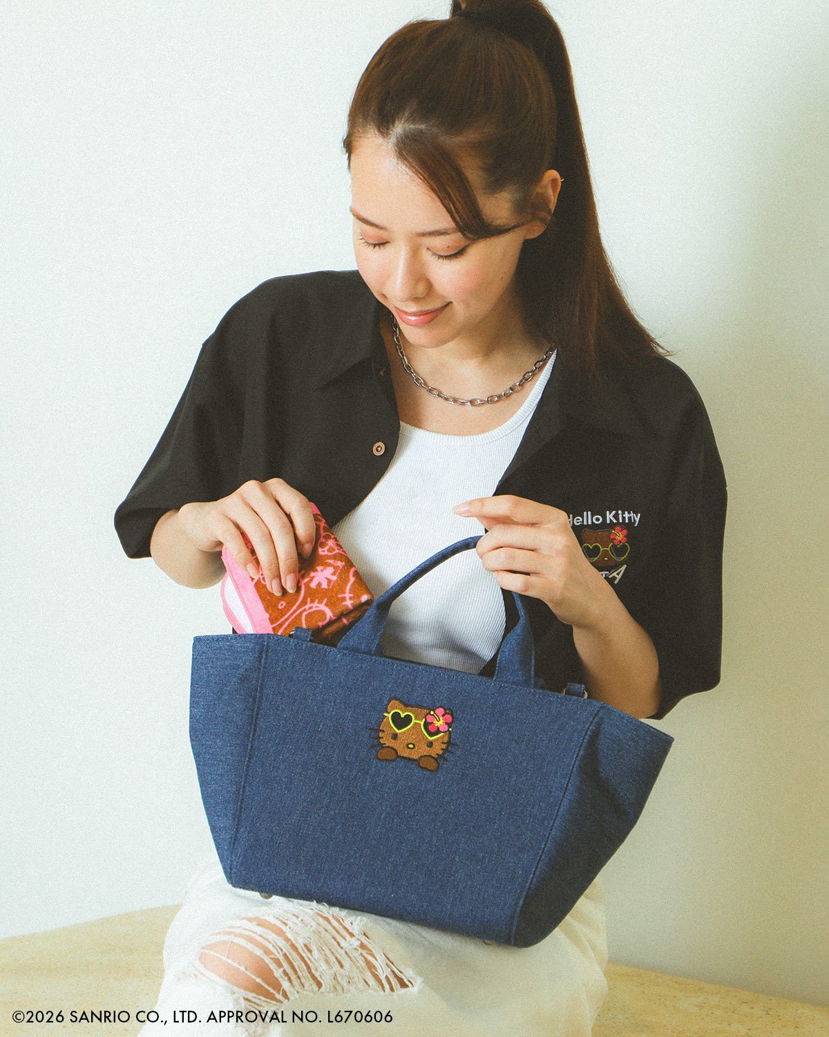 【GOTCHA ガッチャ】 日焼け ハローキティ デニム トートバッグ ガッチャ バッグ トートバッグ ブルー