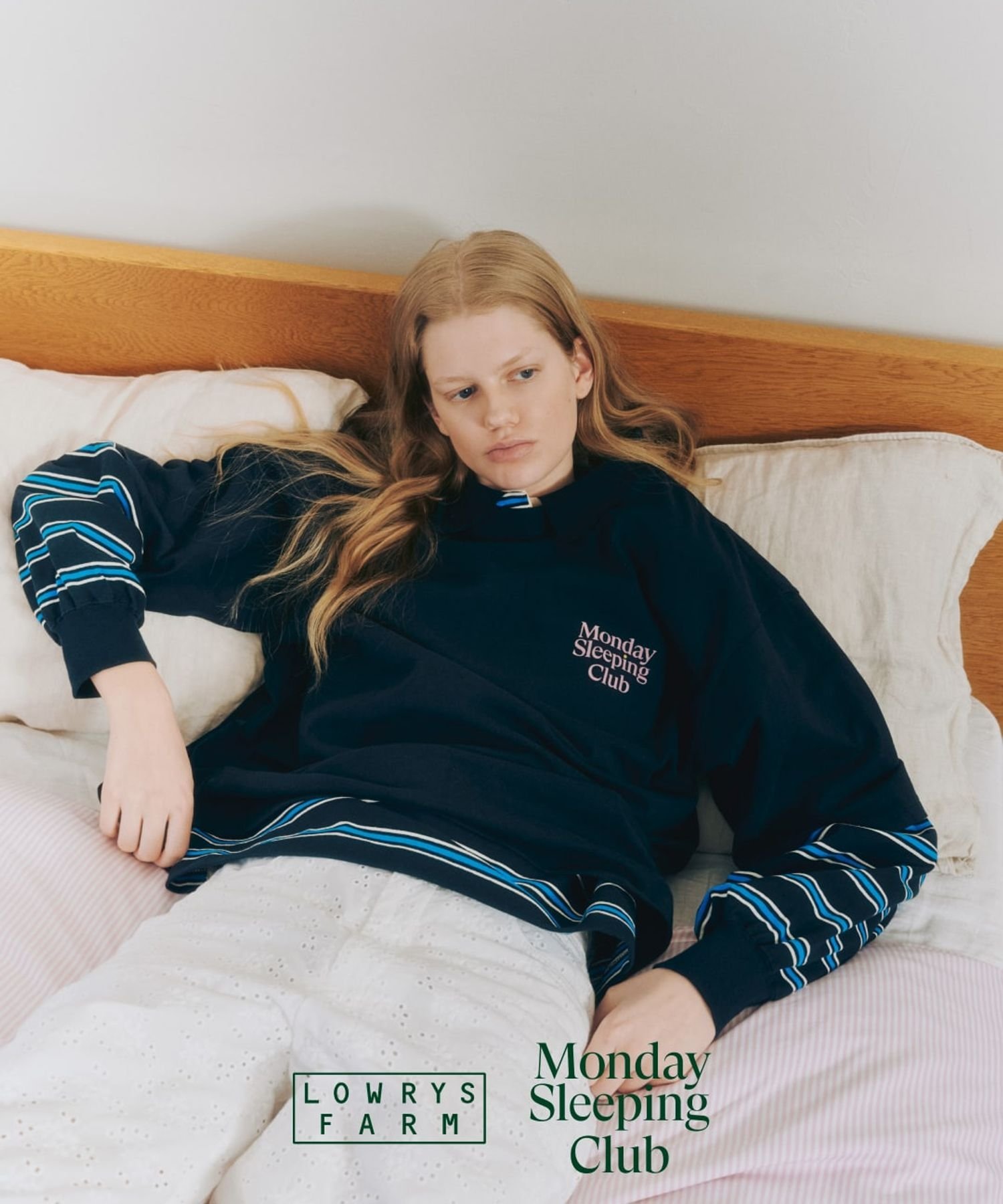 LOWRYS FARM Monday Sleeping Club_プリントSST ローリーズファーム トップス カットソー・Tシャツ ホワイト ネイビー ブルー