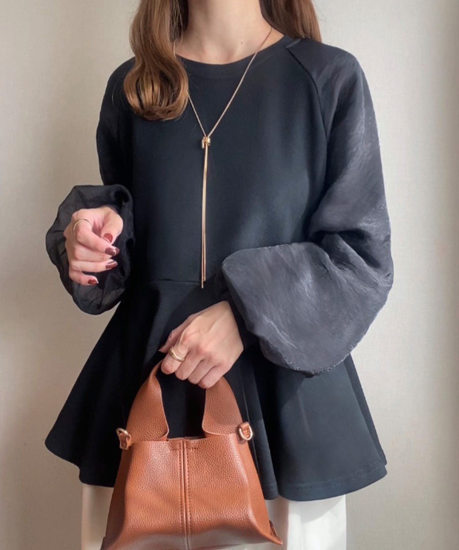 【SALE／65%OFF】JUNOAH FILLOU シアペプラムトップス ジュノア トップス シャツ・ブラウス グレー ブラック ホワイトのサムネイル