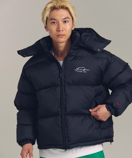 JACKROSE（ジャックローズ）FUBU / フブ Nylon Puffer Jacket(MENS)FUBUからナイロンパフジャケットが入荷。 耐久性が高く、軽量で着心地抜群のナイロン100％素材を使用。 左胸の筆記体ワンポイントブランドロゴ刺繍。取り外し可能なフード付き。 ナイロン素材中綿入りで軽量かつ保温性抜群。 ハイネックの襟元とドローコード付きの裾がポイント。 【FUBU/フブ】 1992年、ニューヨークにて創立。 創立者はJ. Alexander MARTIN (J・アレキサンダー・マーティン)、Keath PERRIN(キース・ペリン)、Carl BROWN(カール・ブラウン)、Daymond JOHN(デイモンド・ジョン)。 ブランド名の由来は、「for us by us(私たちのための私たちによる)」の頭文字。ラップミュージシャンに定評のあるアーバンストリートウェアを展開。 アメリカの代表的なHIPHOP FASHION BRAND（ヒップホップ ファッション ブランド）です。■お気に入り機能のご案内 気になったアイテムは「お気に入り」に登録して、賢くショッピング！ 「欲しいアイテムが売り切れてしまった…」「お得なタイミングで買いたい！」そんな時に便利なのが、お気に入り機能です。 お気に入りに登録すると、気になるアイテムを後からまとめてチェックでき、マイページで比較も可能。さらに、セールや再値下げ、再入荷の際にはメールでお知らせします。 ぜひお気に入り機能を活用して、買い逃しを防ぎましょう！ ■注意事項 ・サイズ・仕様について：商品は採寸方法や生産時期により若干の誤差や仕様変更が生じる場合があります。予めご了承ください。 ・カラーについて：モニター環境や照明の影響で、実際の色味と異なる場合があります。 ・素材・お手入れについて：素材の特性上、洗濯や使用により若干の縮みや色落ちが生じる場合があります。お手入れ方法はタグ記載の指示をご参照いただき、適切にお手入れください。型番：532475235001-012-03 QT7433【採寸】サイズバスト着丈袖丈肩幅M65665762L6870.55864商品のサイズについて【商品詳細】素材：ナイロン100%サイズ：M、L※画面上と実物では多少色具合が異なって見える場合もございます。ご了承ください。商品のカラーについてJACKROSE（ジャックローズ）FUBU / フブ Nylon Puffer Jacket(MENS)FUBUからナイロンパフジャケットが入荷。 耐久性が高く、軽量で着心地抜群のナイロン100％素材を使用。 左胸の筆記体ワンポイントブランドロゴ刺繍。取り外し可能なフード付き。 ナイロン素材中綿入りで軽量かつ保温性抜群。 ハイネックの襟元とドローコード付きの裾がポイント。 【FUBU/フブ】 1992年、ニューヨークにて創立。 創立者はJ. Alexander MARTIN (J・アレキサンダー・マーティン)、Keath PERRIN(キース・ペリン)、Carl BROWN(カール・ブラウン)、Daymond JOHN(デイモンド・ジョン)。 ブランド名の由来は、「for us by us(私たちのための私たちによる)」の頭文字。ラップミュージシャンに定評のあるアーバンストリートウェアを展開。 アメリカの代表的なHIPHOP FASHION BRAND（ヒップホップ ファッション ブランド）です。■お気に入り機能のご案内 気になったアイテムは「お気に入り」に登録して、賢くショッピング！ 「欲しいアイテムが売り切れてしまった…」「お得なタイミングで買いたい！」そんな時に便利なのが、お気に入り機能です。 お気に入りに登録すると、気になるアイテムを後からまとめてチェックでき、マイページで比較も可能。さらに、セールや再値下げ、再入荷の際にはメールでお知らせします。 ぜひお気に入り機能を活用して、買い逃しを防ぎましょう！ ■注意事項 ・サイズ・仕様について：商品は採寸方法や生産時期により若干の誤差や仕様変更が生じる場合があります。予めご了承ください。 ・カラーについて：モニター環境や照明の影響で、実際の色味と異なる場合があります。 ・素材・お手入れについて：素材の特性上、洗濯や使用により若干の縮みや色落ちが生じる場合があります。お手入れ方法はタグ記載の指示をご参照いただき、適切にお手入れください。型番：532475235001-012-03 QT7433【採寸】サイズバスト着丈袖丈肩幅M65665762L6870.55864商品のサイズについて【商品詳細】素材：ナイロン100%サイズ：M、L※画面上と実物では多少色具合が異なって見える場合もございます。ご了承ください。商品のカラーについて