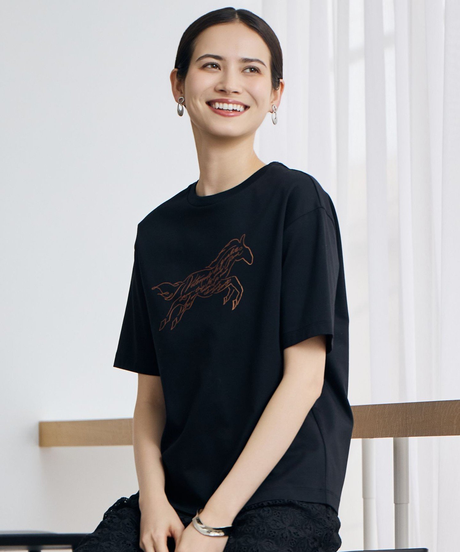自由区 S 【カタログ掲載】ホースモチーフロゴ Tシャツ ジユウク トップス カットソー・Tシャツ ブラック ホワイト