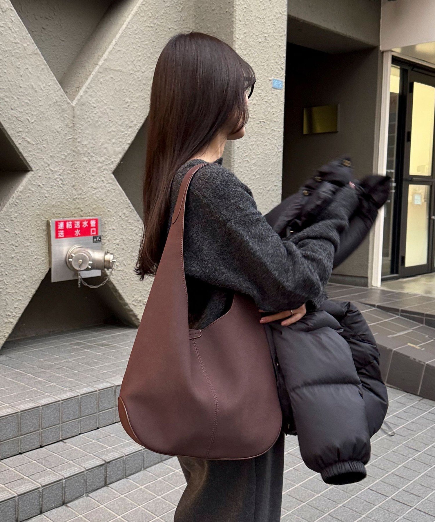 楽天Rakuten Fashionfredy emue ポーチ付きラウンドワンショルバッグ フレディ アンド グロスター バッグ ショルダーバッグ ブラウン【送料無料】