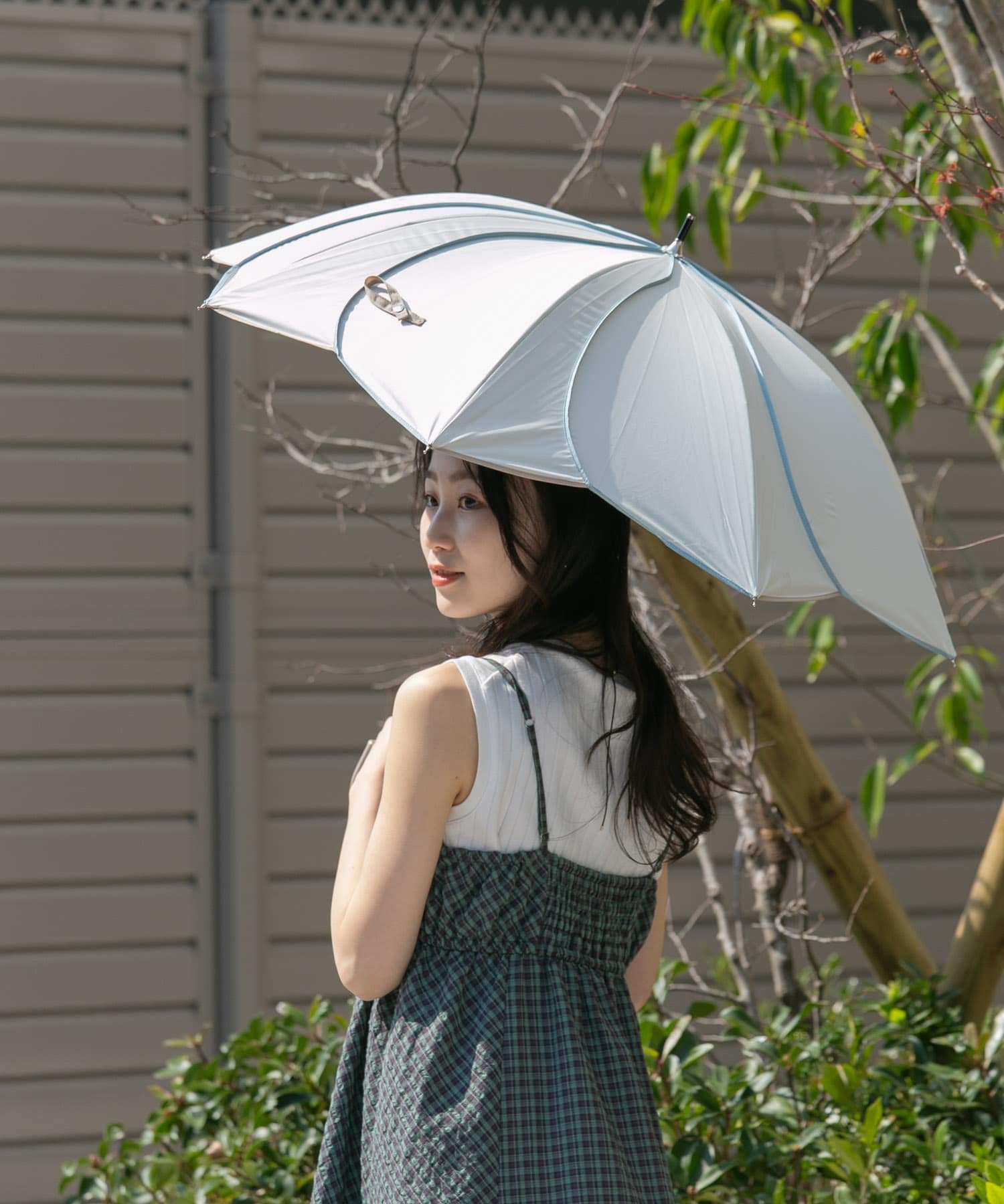 SMELLY because 晴雨兼用パイピングフラワー スメリー ファッション雑貨 傘・長傘 ホワイト