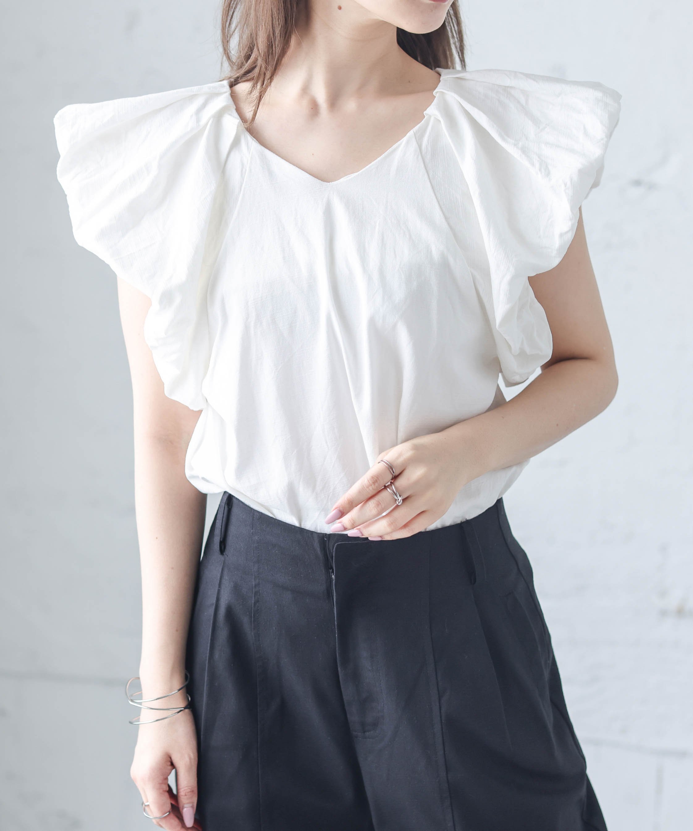 【SALE／41%OFF】La-gemme 綿麻バルーン袖ブラウス ラジュール トップス シャツ・ブラウス ブラック ホワイトのサムネイル