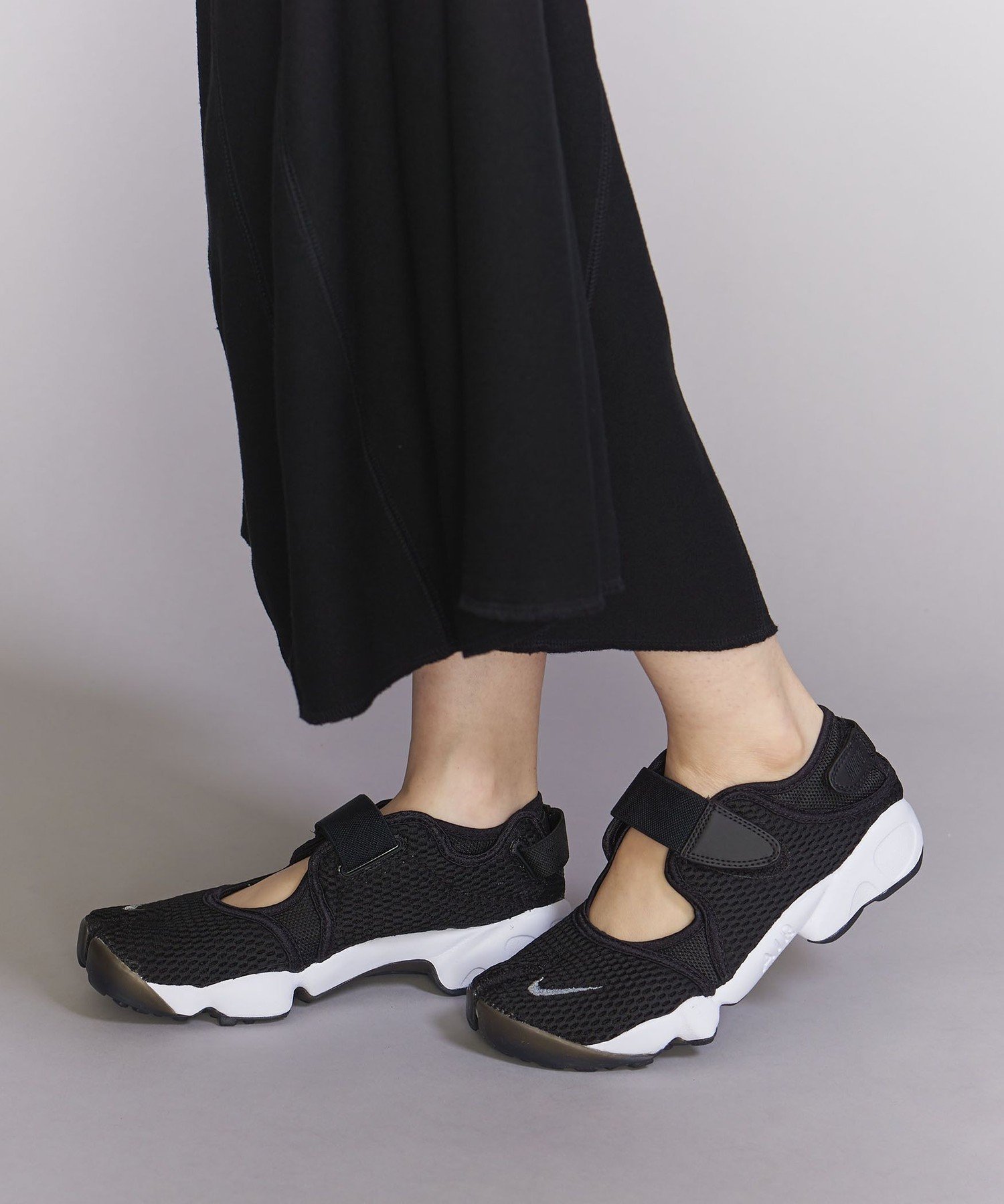 BEAUTY & YOUTH UNITED ARROWS ＜NIKE(ナイキ)＞WOMENS AIR RIFT エアリフト/スニーカー ビューティ＆ユース ユナイテッドアローズ シューズ・靴 スニーカー ブラック ホワイト【送料無料】のサムネイル