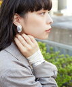 Nothing And Others（ナッシングアンドアザーズ）NothingAndOthers/Oval polish Earringクラシック調なオーバルパールが耳元を華やかに演出するイヤリング。存在感のあるボリュームながら上品に魅せるサイズに仕上げたこだわりのデザインです。婚式などお呼ばれシーンはもちろん、普段のお出かけの際にもおすすめです。型番：C48010012-018-F JP9449【採寸】サイズモチーフFREE2.9&times;2cm商品のサイズについて【商品詳細】中国素材：真鍮合金Silver925プレーティングサイズ：FREE※画面上と実物では多少色具合が異なって見える場合もございます。ご了承ください。商品のカラーについて 【予約商品について】 ※「先行予約販売中」「予約販売中」をご注文の際は予約商品についてをご確認ください。■重要なお知らせ※ 当店では、ギフト配送サービス及びラッピングサービスを行っておりません。ご注文者様とお届け先が違う場合でも、タグ（値札）付「納品書 兼 返品連絡票」同梱の状態でお送り致しますのでご了承ください。 ラッピング・ギフト配送について※ 2点以上ご購入の場合、全ての商品が揃い次第一括でのお届けとなります。お届け予定日の異なる商品をお買い上げの場合はご注意下さい。お急ぎの商品がございましたら分けてご購入いただきますようお願い致します。発送について ※ 買い物カートに入れるだけでは在庫確保されませんのでお早めに購入手続きをしてください。当店では在庫を複数サイトで共有しているため、同時にご注文があった場合、売切れとなってしまう事がございます。お手数ですが、ご注文後に当店からお送りする「ご注文内容の確認メール」をご確認ください。ご注文の確定について ※ Rakuten Fashionの商品ページに記載しているメーカー希望小売価格は、楽天市場「商品価格ナビ」に登録されている価格に準じています。 商品の価格についてNothing And OthersNothing And Othersのイヤリング・イヤーカフアクセサリー・腕時計ご注文・お届けについて発送ガイドラッピンググッズ3,980円以上送料無料ご利用ガイド