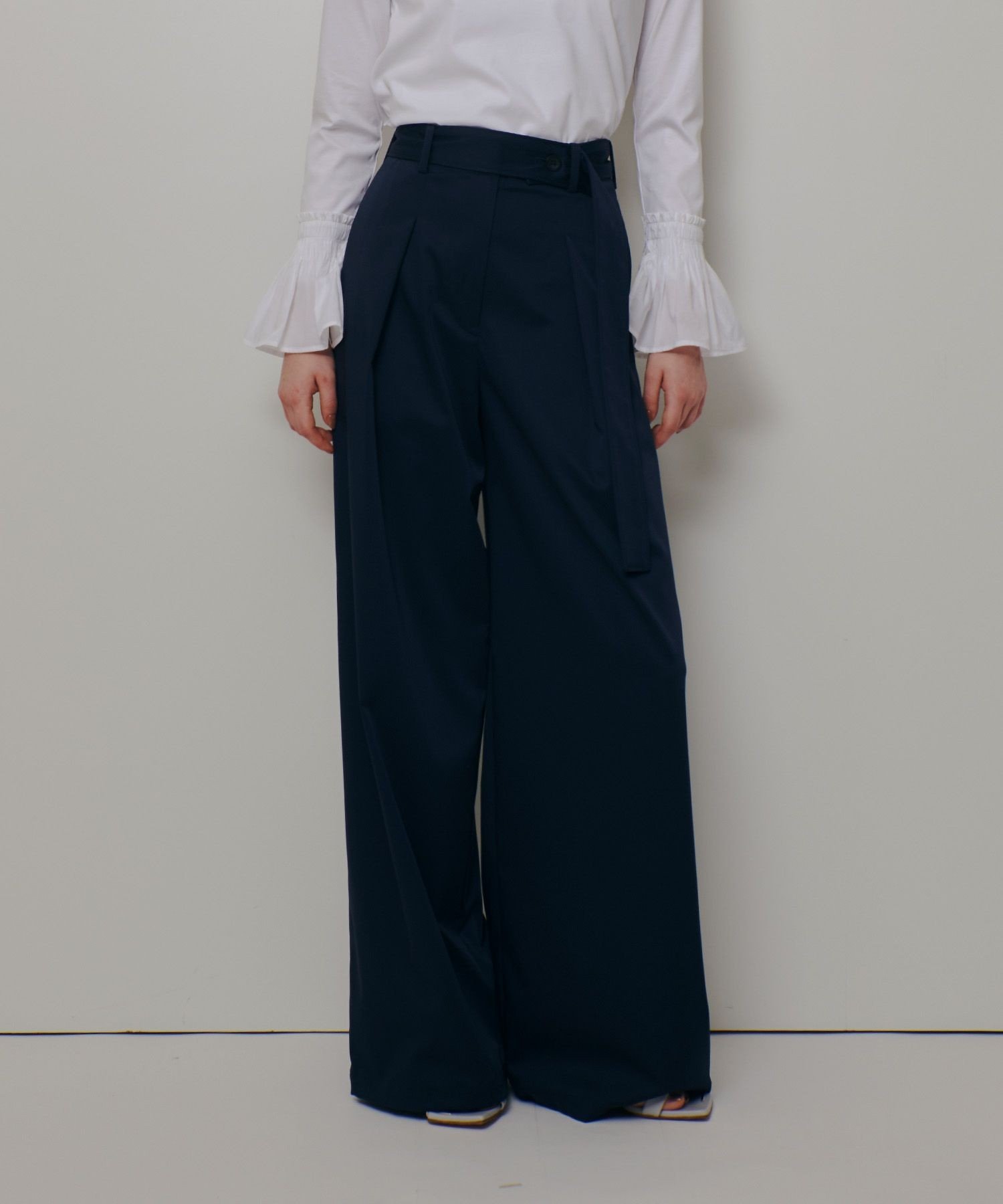 サテンストレッチベルテッドパンツ アルアバイル パンツ その他のパンツ ベージュ ネイビー