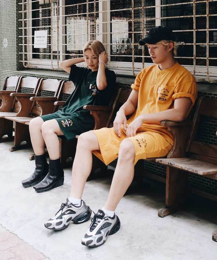 SAUVENIR PARI PARI apt.×SAUVENIR×FREAK'S STORE 別注 オールナイトサウナ KANNAIGI ナップサック付き裏毛セットアップ フリークスストア トップス カットソー・Tシャツ イエロー グリーン