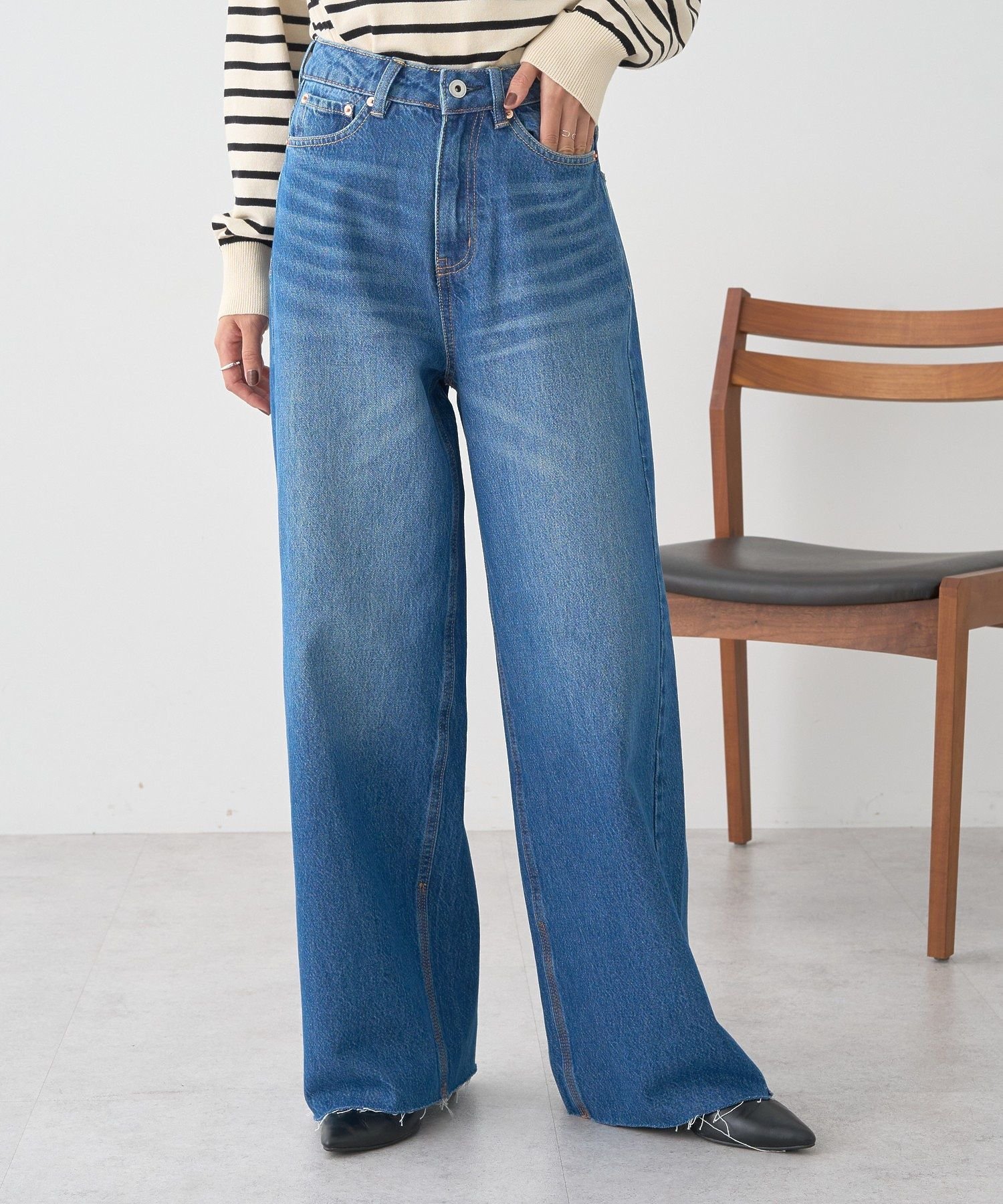 【SALE／40%OFF】earth music&ecology セルフカットワイドデニムパンツ アースミュージック&エコロジー..