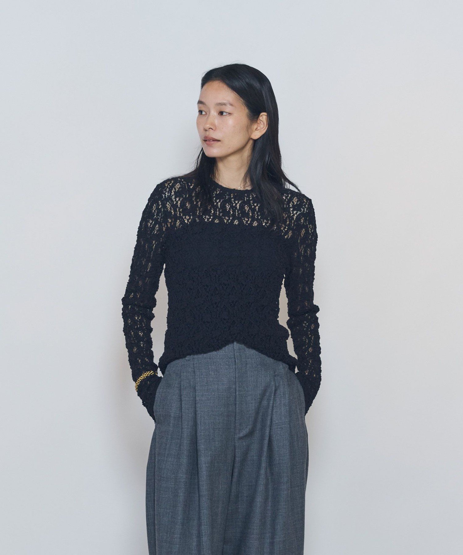1er Arrondissement ストレッチレースプルオーバー プルミエアロンディスモン トップス カットソー・Tシャツ ブラック ホワイト