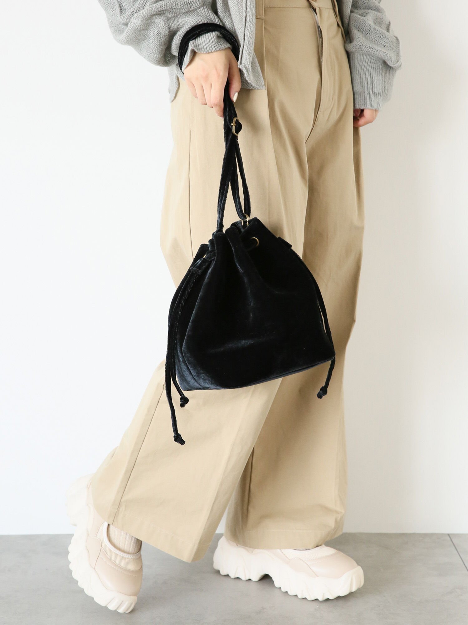 【SALE／21%OFF】ehka sopo ベロア巾着バッグ エヘカソポ バッグ その他のバッグ ブラック ブルー ベージュのサムネイル