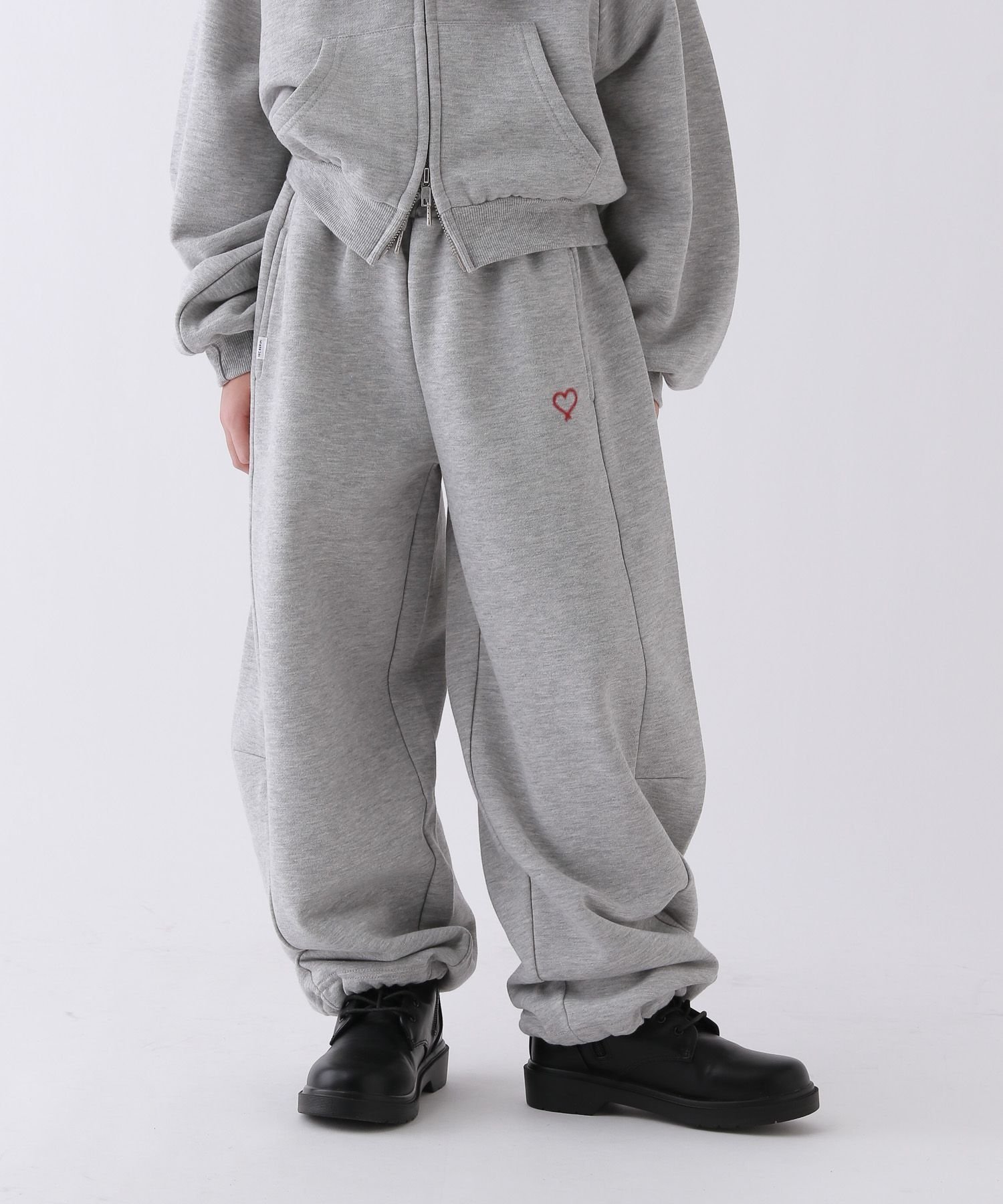 10C REPIPI 【10C REPIPI】カーブスウェットパンツ レピピアルマリオ パンツ ジャージ・スウェットパンツ グレー ブラックのサムネイル