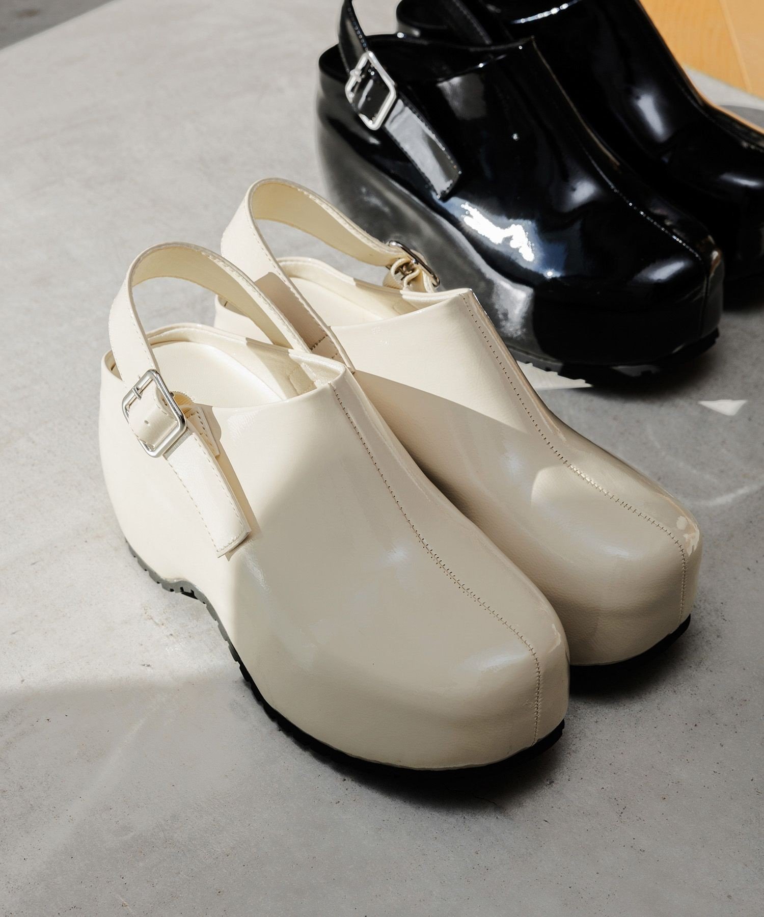 【SALE／30%OFF】ADAM ET ROPE' FEMME バックベルトクロッグ アダムエロペ シューズ・靴 サンダル ブラック ホワイト【送料無料】