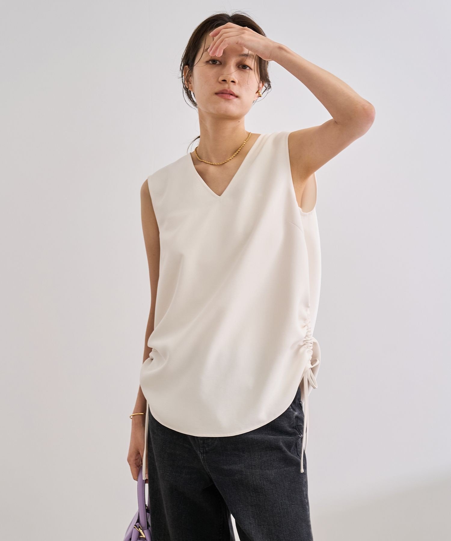 【SALE／30%OFF】ROPE' 【WEB・一部店舗限定】バックサテンドロストVネックブラウス/洗える ロペ トップス シャツ・ブラウス ホワイト ブラック【送料無料】
