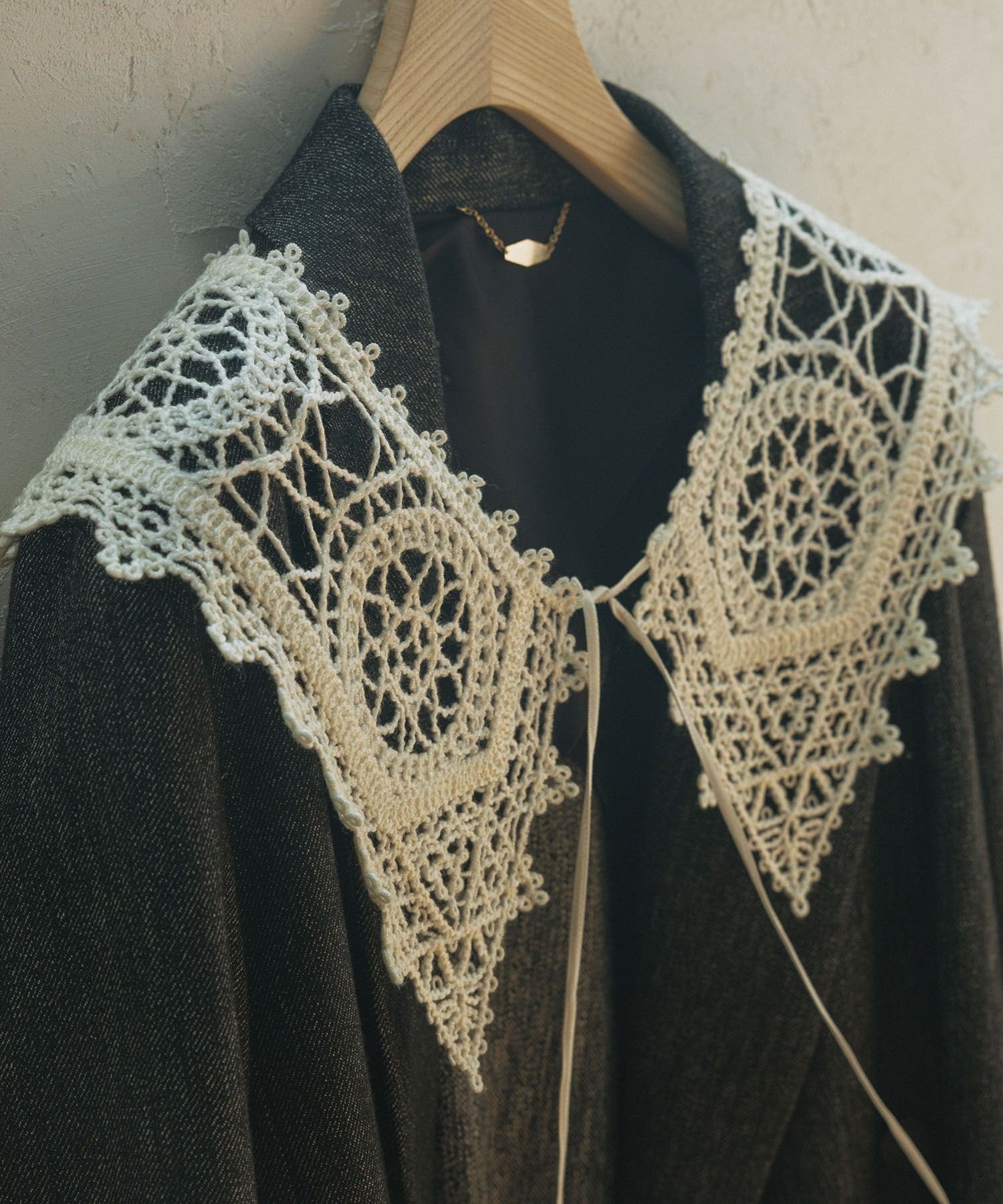 【SALE／50%OFF】SALON adam et rope' エンブロイダリカラー サロン アダム エ ロペ ファッション雑貨 マフラー・ストール・ネックウォーマー ホワイト ブラック【送料無料】