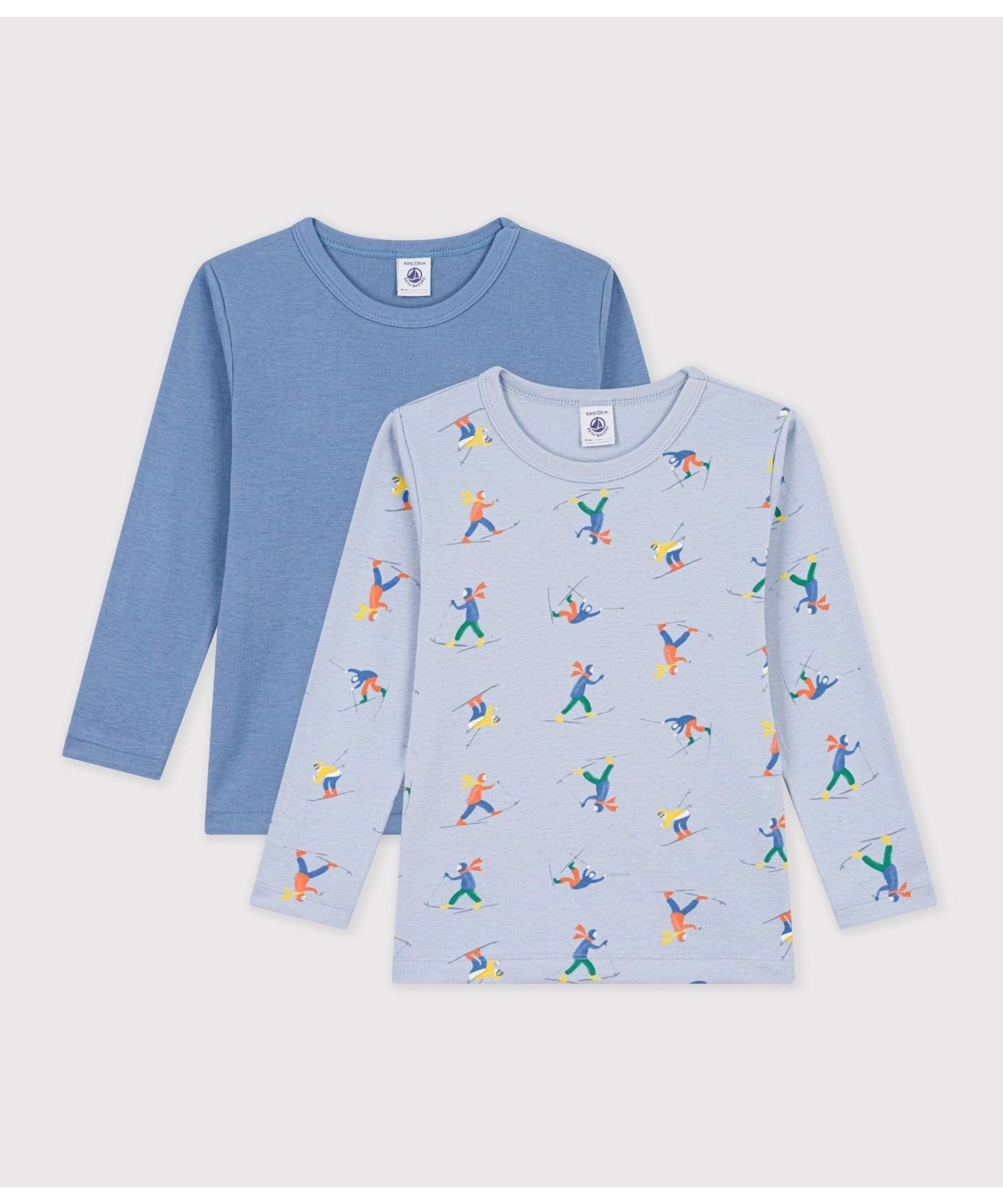 PETIT BATEAU（プチバトー）プリント長袖Tシャツ2枚組遊び心と着回しやすさをひとつにした長袖Tシャツセット素材の特徴伸縮性に富んだ1×1リブ編み素材 「第二の肌」と呼ばれるやわらかな肌触りが特徴 厳正な検査基準を持つGOTS認証のオーガニックコットンを使用躍動感あふれるスキーヤープリントと、着回しやすいプレーンカラーを組み合わせた長袖Tシャツ2枚セットです。気分に合わせて選べるデザインは、一枚着にもインナーにも活躍。洗い替えとしても重宝する、デイリーに頼れるアイテムです。揃いのトランクスセットと合わせたコーディネイトもおすすめ。※1.プリントは永久的なものではなく、もみや摩擦でひび割れたり、繰り返しの洗濯によるプリントの変色や、脱落が生じる場合があります。中性洗剤などで単独洗いをしてください。型番：A0GV5A-00-040 SR7466【採寸】サイズ着丈身幅袖丈2才 86cm36.8cm26cm26.3cm3才 95cm38.5cm26.5cm29cm4才 104cm40.3cm27.5cm31.8cm5才 110cm42cm28.5cm34cm商品のサイズについて【商品詳細】モロッコ素材：100%綿サイズ：2才 86cm、3才 95cm、4才 104cm、5才 110cm※画面上と実物では多少色具合が異なって見える場合もございます。ご了承ください。商品のカラーについてPETIT BATEAU（プチバトー）プリント長袖Tシャツ2枚組遊び心と着回しやすさをひとつにした長袖Tシャツセット素材の特徴伸縮性に富んだ1×1リブ編み素材 「第二の肌」と呼ばれるやわらかな肌触りが特徴 厳正な検査基準を持つGOTS認証のオーガニックコットンを使用躍動感あふれるスキーヤープリントと、着回しやすいプレーンカラーを組み合わせた長袖Tシャツ2枚セットです。気分に合わせて選べるデザインは、一枚着にもインナーにも活躍。洗い替えとしても重宝する、デイリーに頼れるアイテムです。揃いのトランクスセットと合わせたコーディネイトもおすすめ。※1.プリントは永久的なものではなく、もみや摩擦でひび割れたり、繰り返しの洗濯によるプリントの変色や、脱落が生じる場合があります。中性洗剤などで単独洗いをしてください。型番：A0GV5A-00-040 SR7466【採寸】サイズ着丈身幅袖丈2才 86cm36.8cm26cm26.3cm3才 95cm38.5cm26.5cm29cm4才 104cm40.3cm27.5cm31.8cm5才 110cm42cm28.5cm34cm商品のサイズについて【商品詳細】モロッコ素材：100%綿サイズ：2才 86cm、3才 95cm、4才 104cm、5才 110cm※画面上と実物では多少色具合が異なって見える場合もございます。ご了承ください。商品のカラーについて