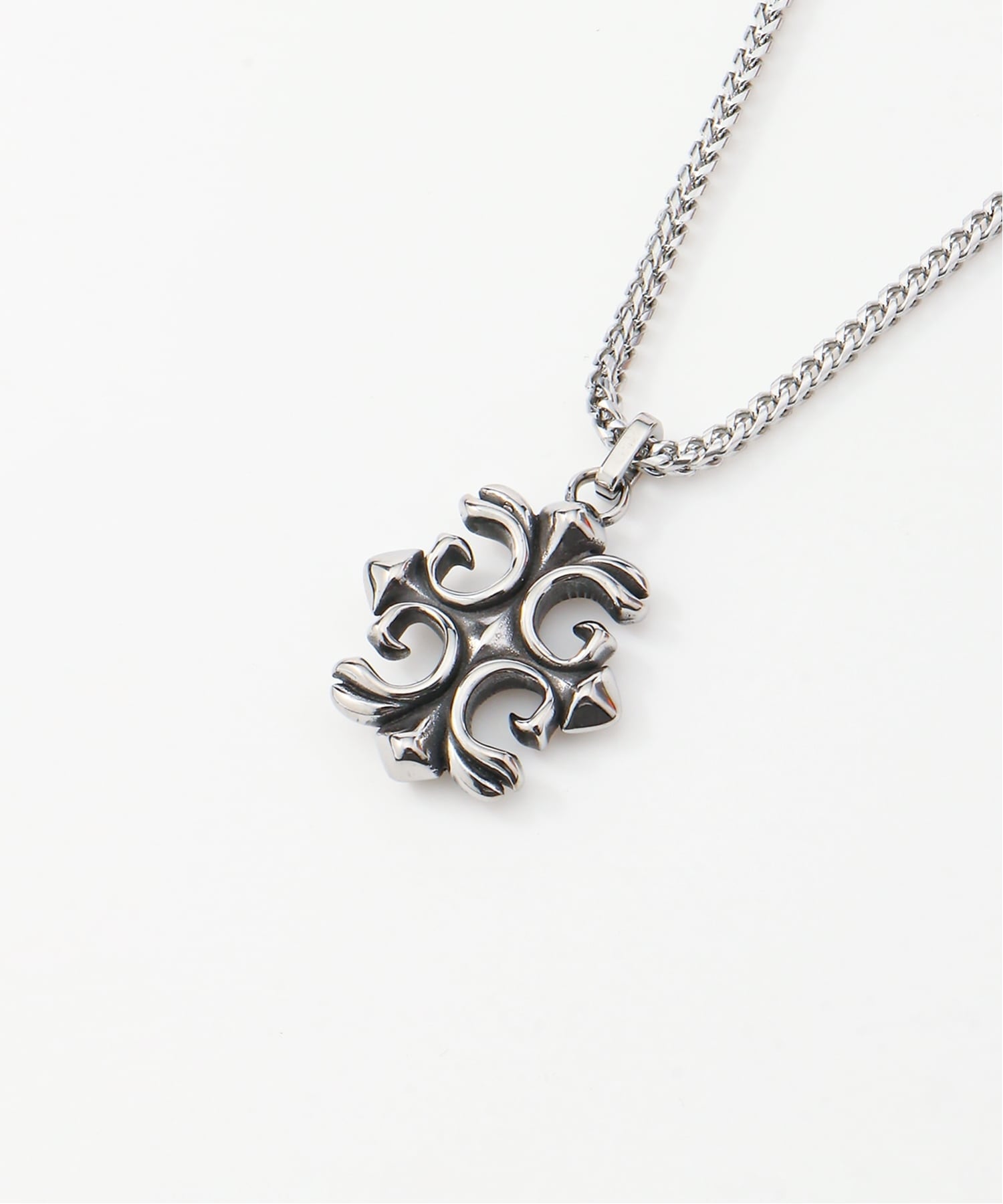 【SALE／30%OFF】GUESS GUESS/(W)REBEL 4G Charm Necklace ネックレス アクセサリー ゲス アクセサリー・腕時計 ネックレス シルバー【送料無料】