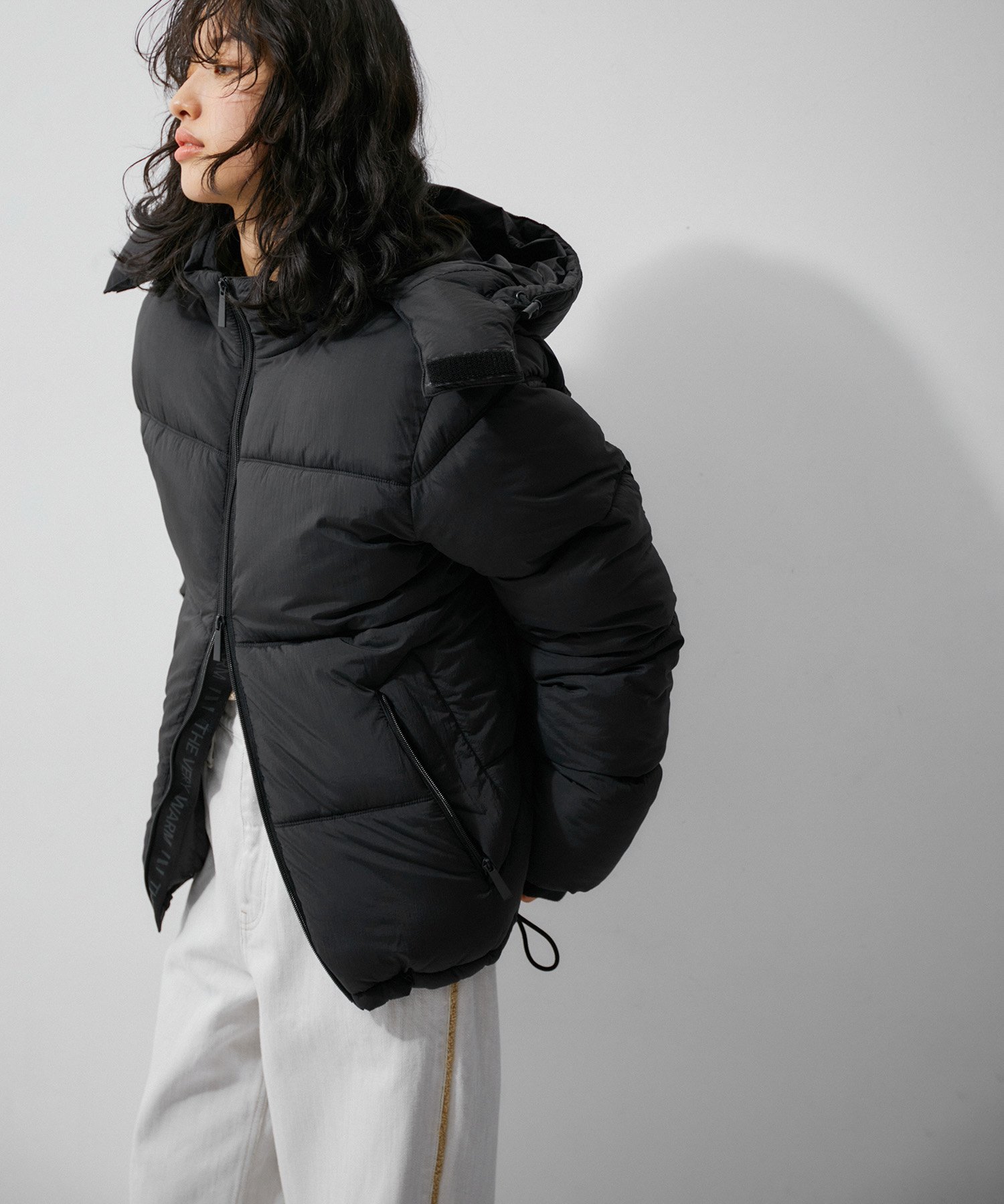 ADAM ET ROPE' FEMME 【THE VERY WARM】THE V PUFFER JACKET アダムエロペ ジャケット・アウター ダウンジャケット・ダウンベスト ブラック ベージュ【送料無料】