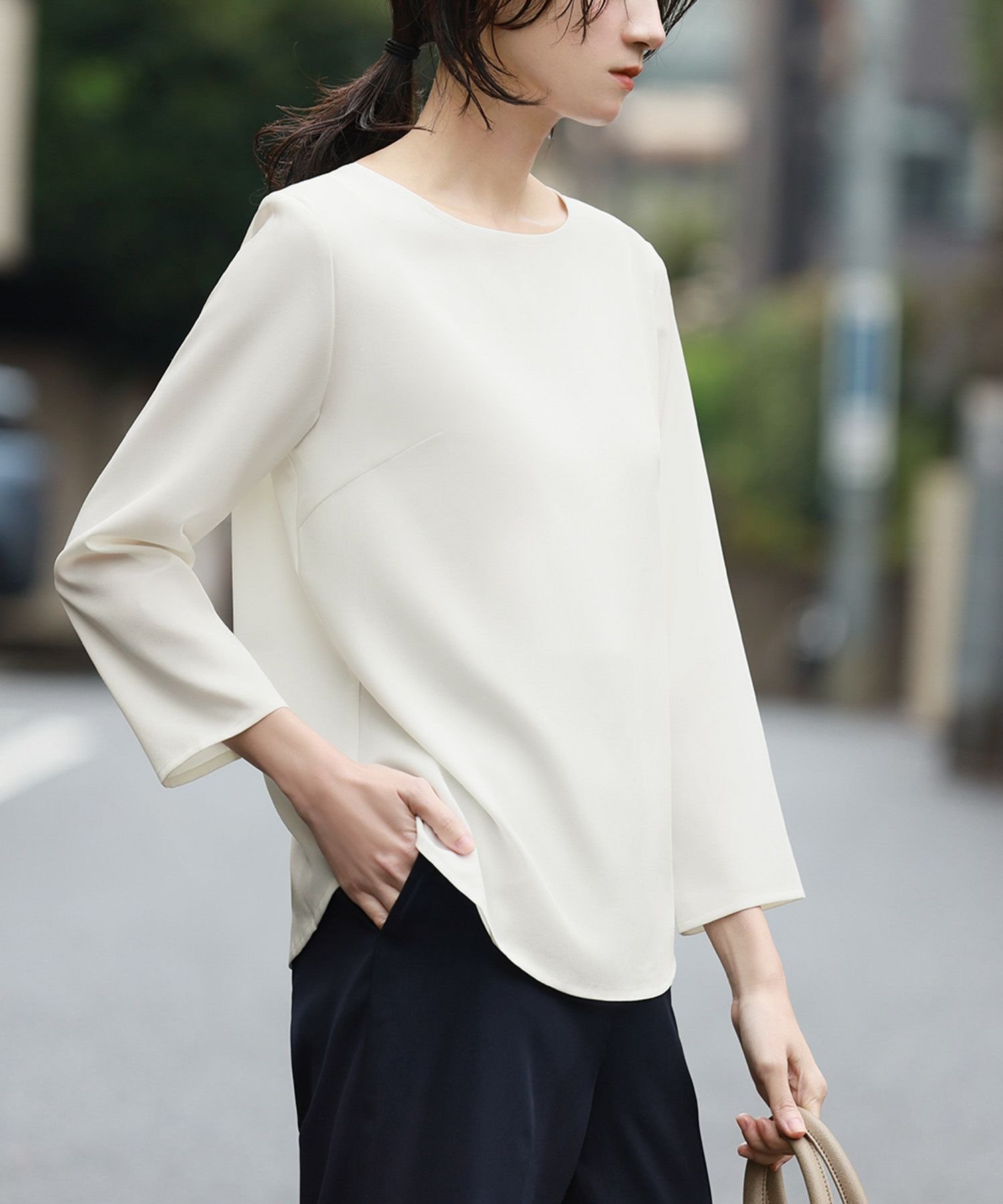 Flolia ラウンドカットクルーネックビジネスブラウス【洗える】 リバーフィールド アンド コー トップス シャツ・ブラウス ホワイト【送料無料】