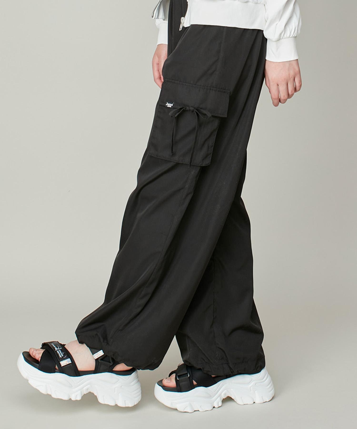 【SALE／30%OFF】JENNI love 【ウエスト調整可】ポケットリボンカーゴパンツ ジェニィオンラインショップ パンツ カーゴパンツ ホワイト ピンク ブラックのサムネイル