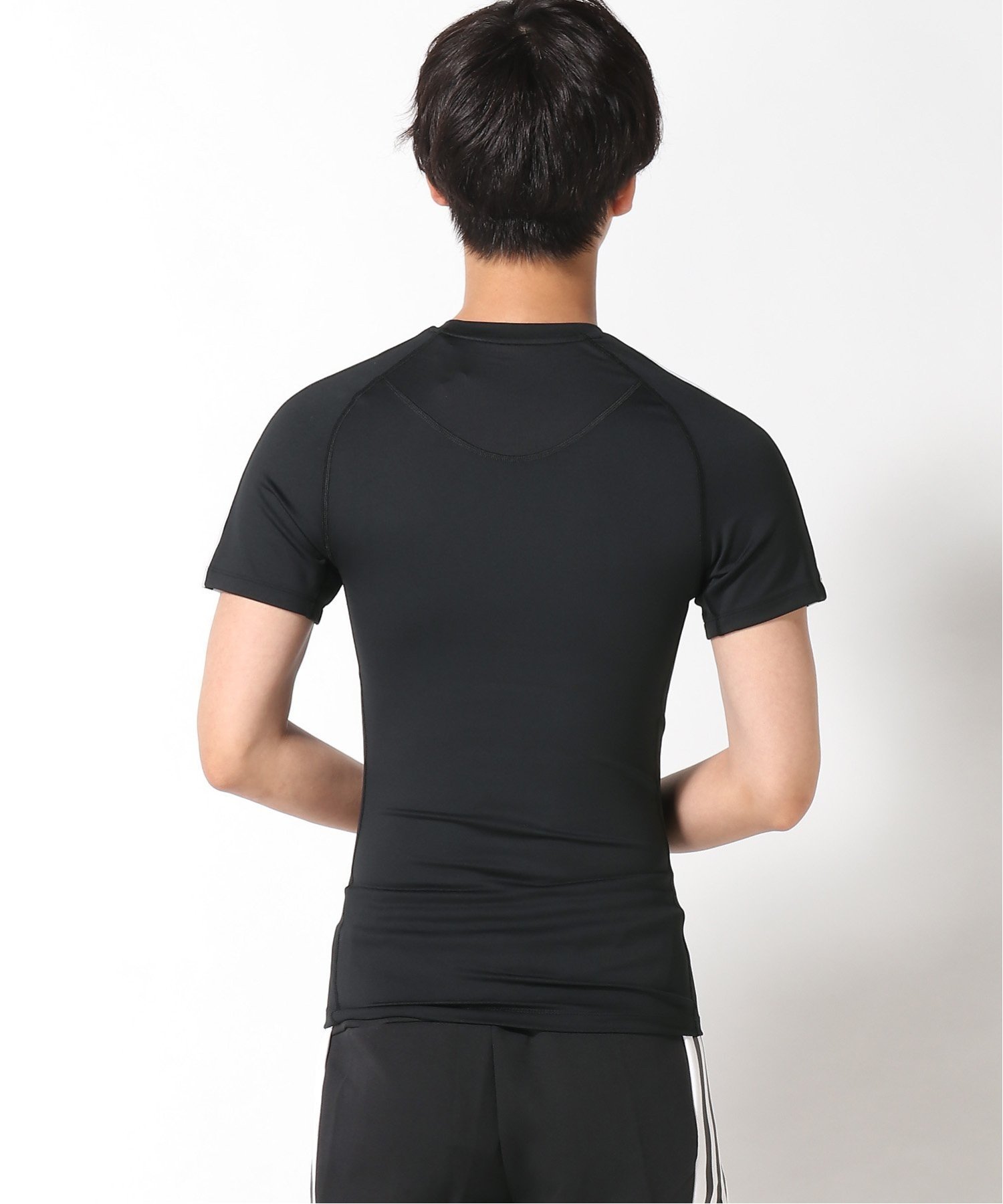 adidas Sports Performance テックフィット スリーストライプス トレーニング半袖Tシャツ / トレーニングウェア / アディダス（メンズ） アディダス カットソー Tシャツ ブラック【送料無料】