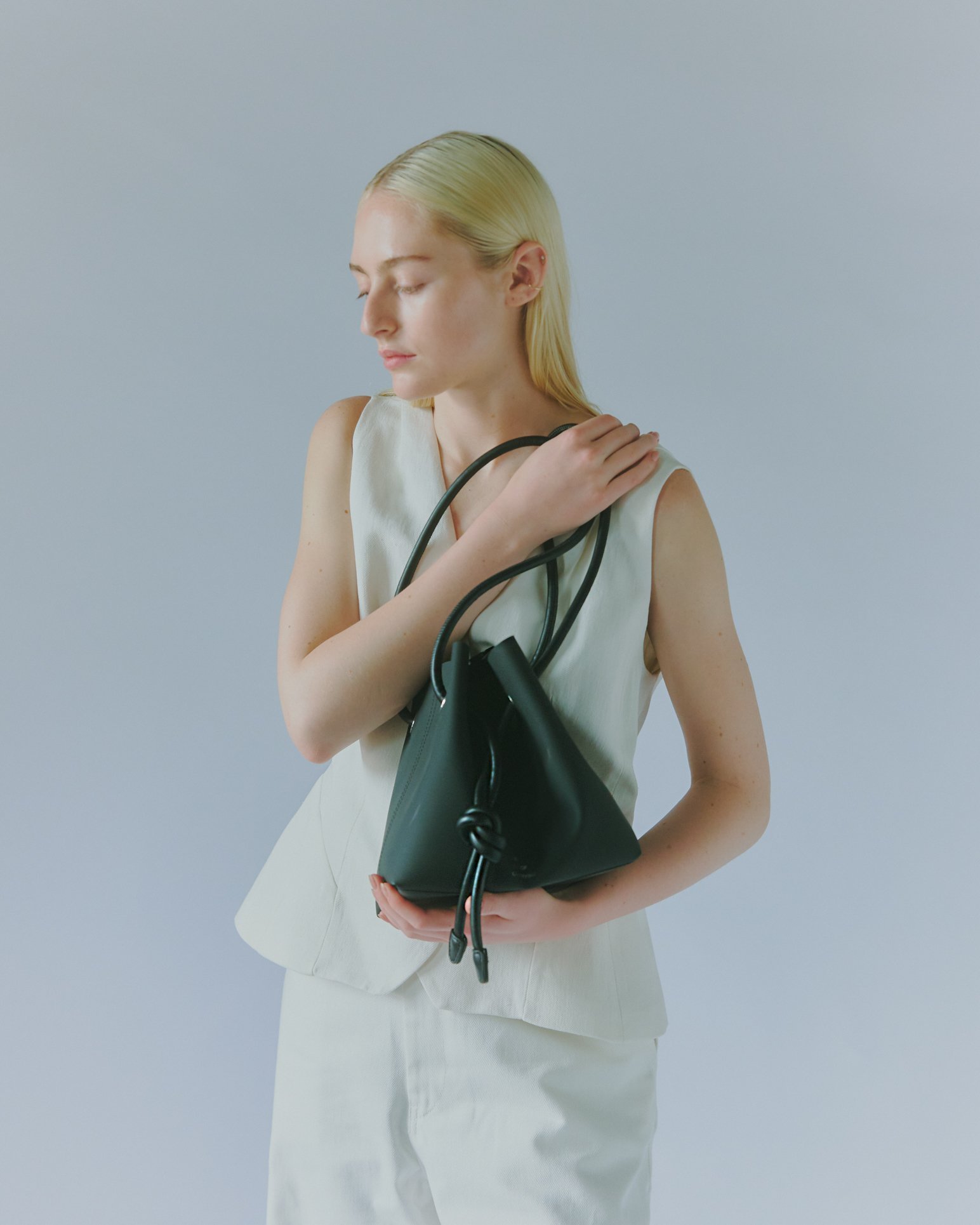 THE ART OF CARRYING THE ART OF CARRYING/POUCH ショルダーバッグ ユニセックス プレゼント ギフト セットアップセブン バッグ ショルダーバッグ ブラック ホワイト