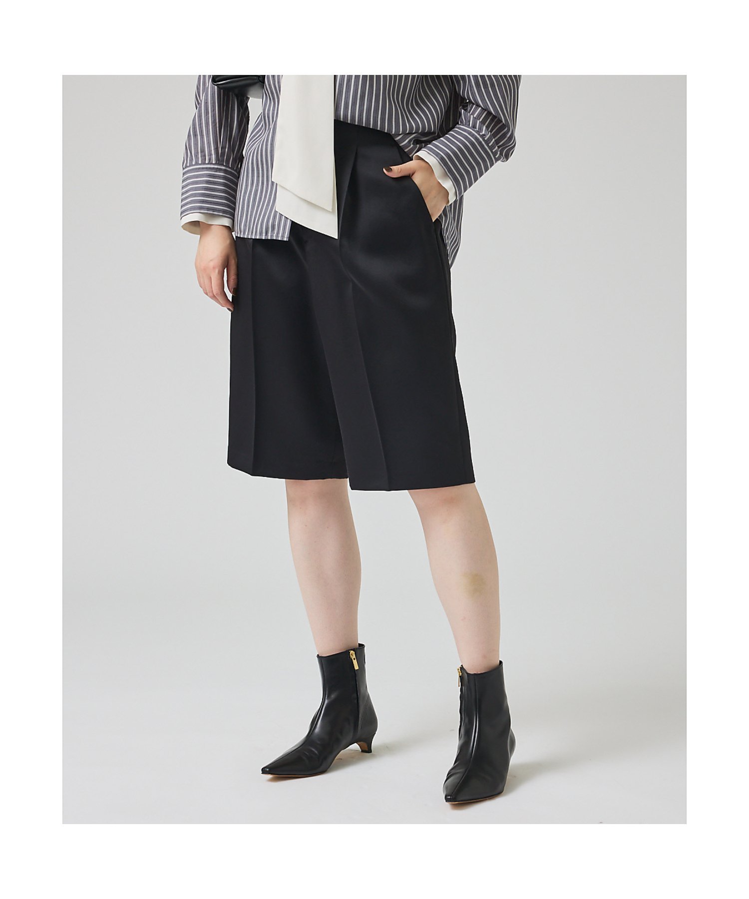 qualite クリアサテンハーフパンツ カリテ パンツ その他のパンツ ブラック ホワイト