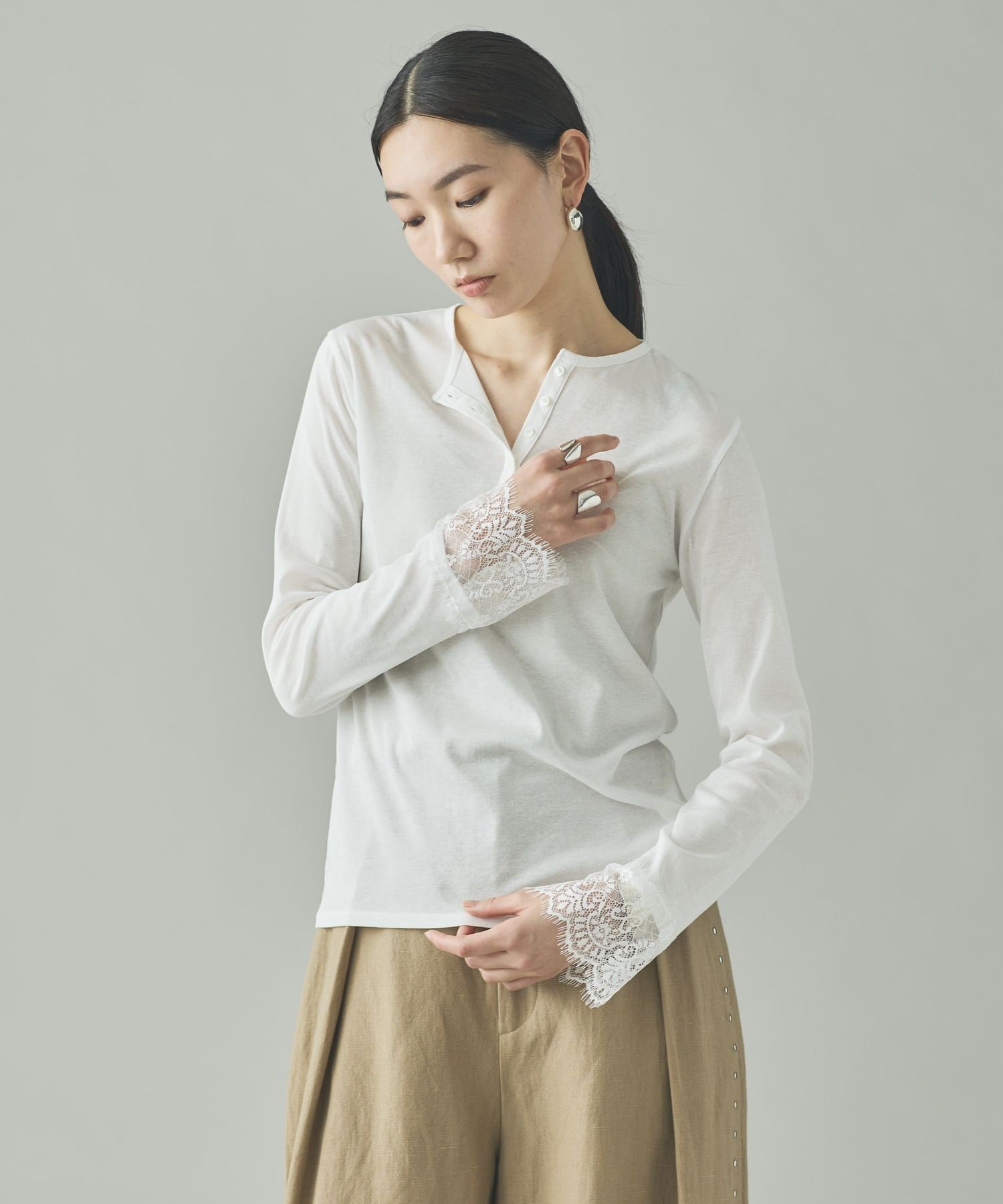 ヘンリーレースロングスリーブTシャツ カレンソロジー トップス カットソー・Tシャツ ホワイト ブラック