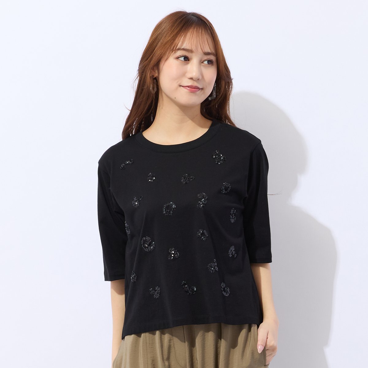 Liliane Burty Eclat 【洗える・接触冷感】スパンコール刺繍Tシャツ リリアンビューティ エクラ トップス カットソー・Tシャツ ホワイト ブラック