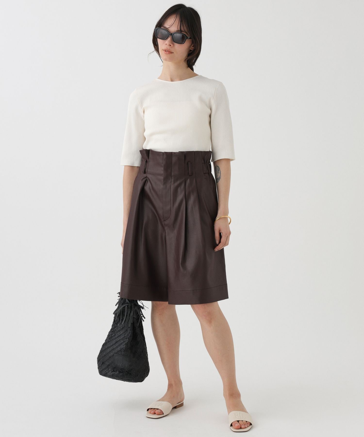 レザーライクサテンハーフパンツ バビロン パンツ その他のパンツ ブラック ブラウン