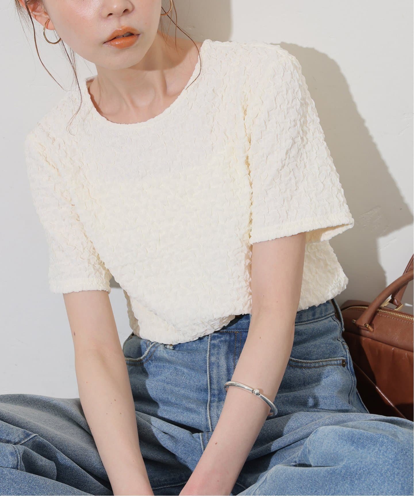 【SALE／30%OFF】JOURNAL STANDARD シャーリングフィットTEE ジャーナル スタンダード トップス カットソー・Tシャツ ブラック ホワイト【送料無料】のサムネイル