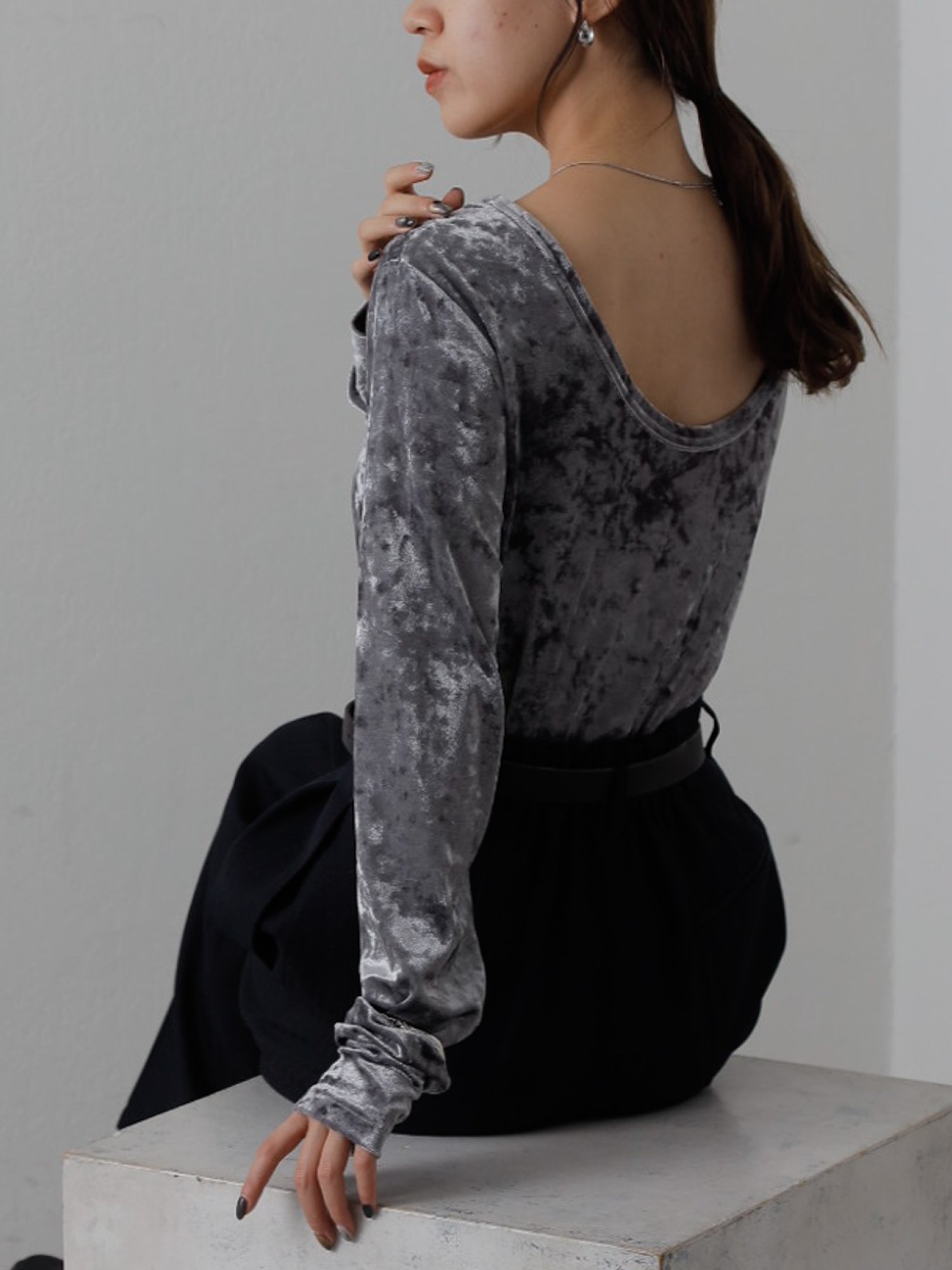 【SALE／70%OFF】COLONY 2139 【WEB・一部店舗限定】2WAYクラッシュベロアロングスリーブTOPS コロニー トゥーワンスリーナイン トップス カットソー・Tシャツ ホワイト ブラック グレー ピンク ベージュのサムネイル