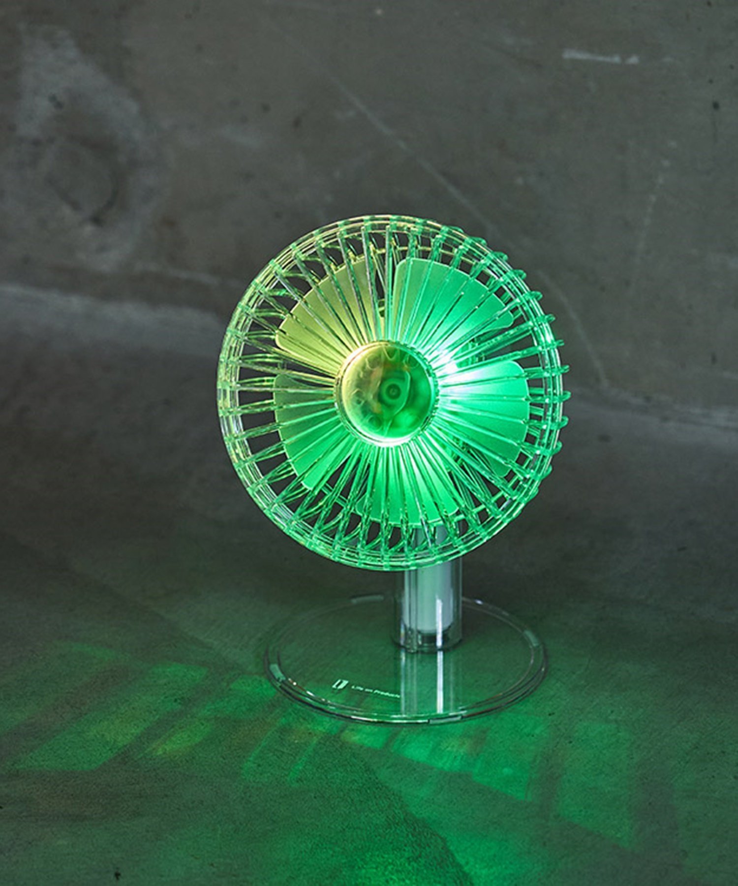 【SALE／50%OFF】BIRTHDAY BAR クリアデスクファン首振り機能付 バースデイバー インテリア・生活雑貨 ..