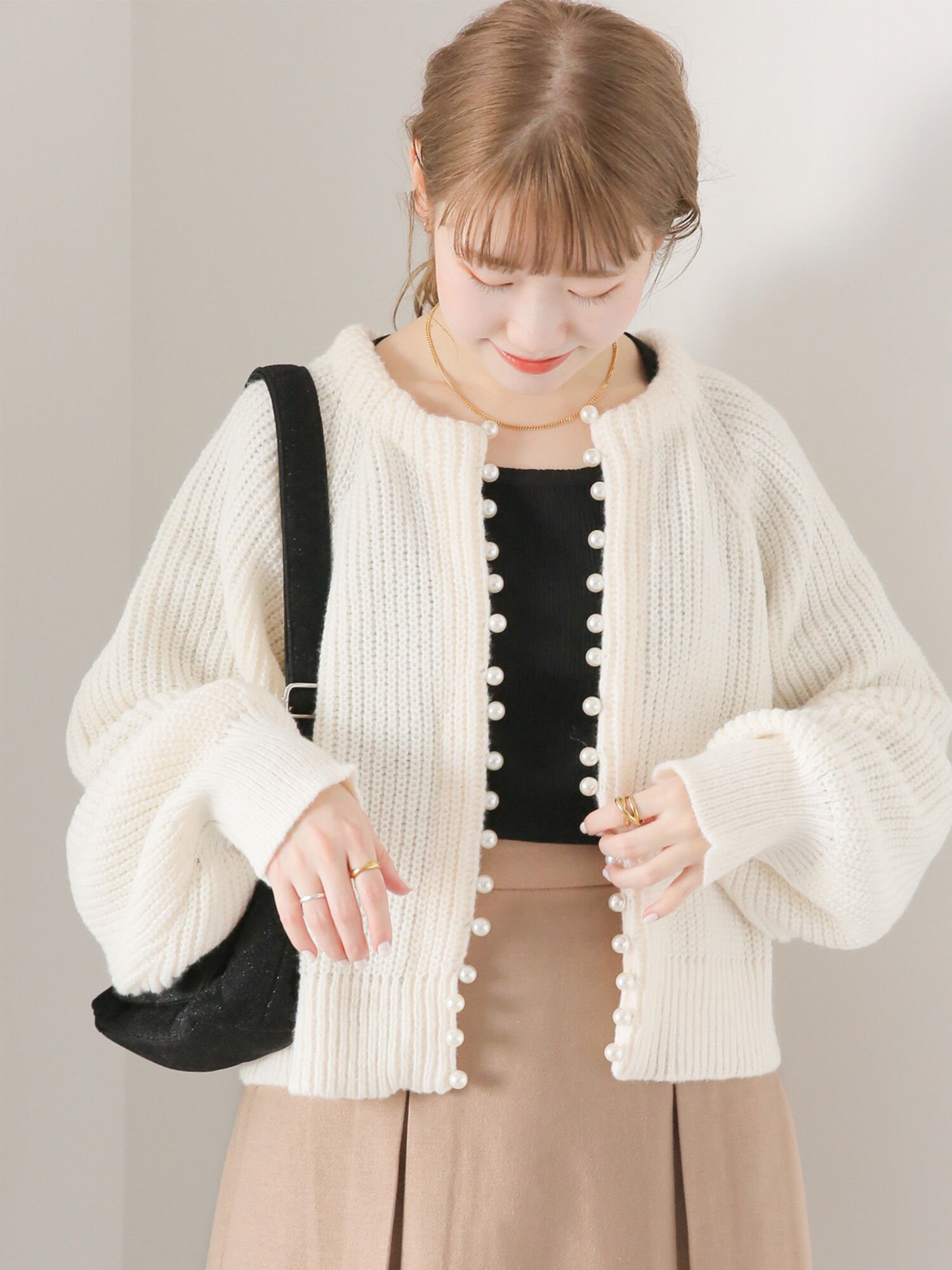 【SALE／65%OFF】ehka sopo パール付カーディガン エヘカソポ トップス カーディガン ホワイト ブルー ピンク ブラックのサムネイル