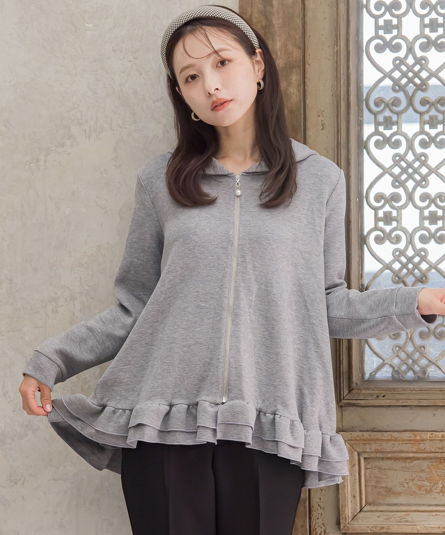 【SALE／50%OFF】QUEENS COURT フリルフレアパーカー≪手洗い可能≫ クイーンズコート トップス カットソー・Tシャツ グレー ホワイト ブラック ピンク【送料無料】のサムネイル